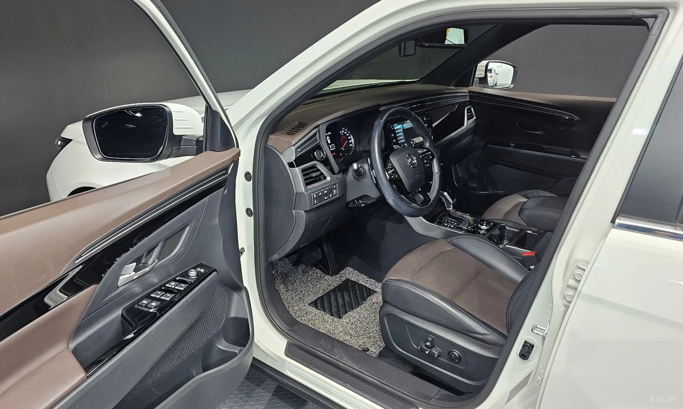 KG Mobility (SsangYong) Beautiful Korando превью 10
