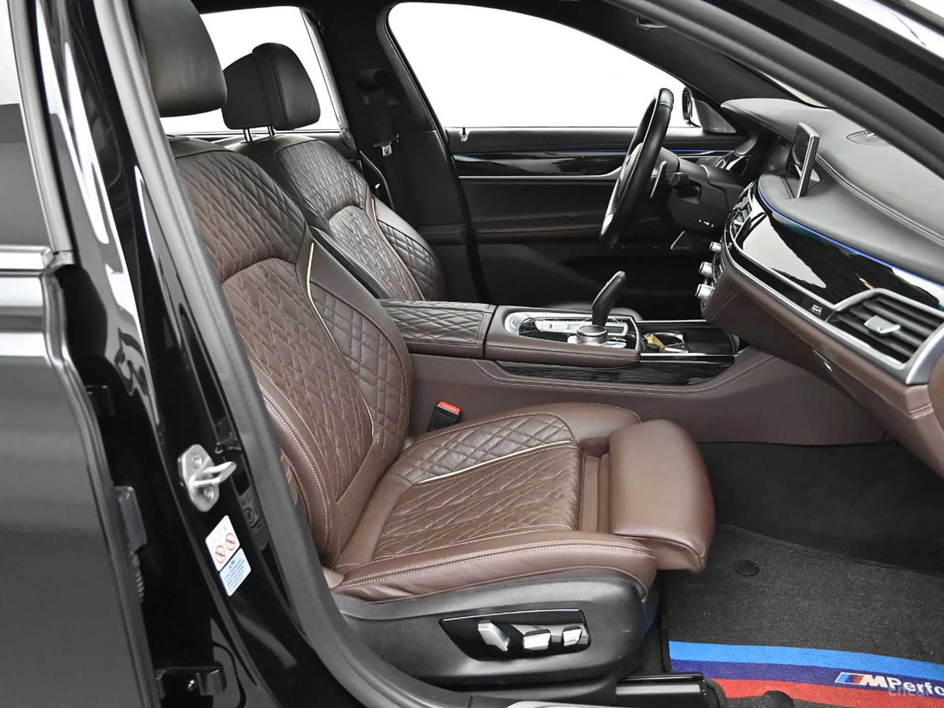 BMW 7 Series (G11) превью 10