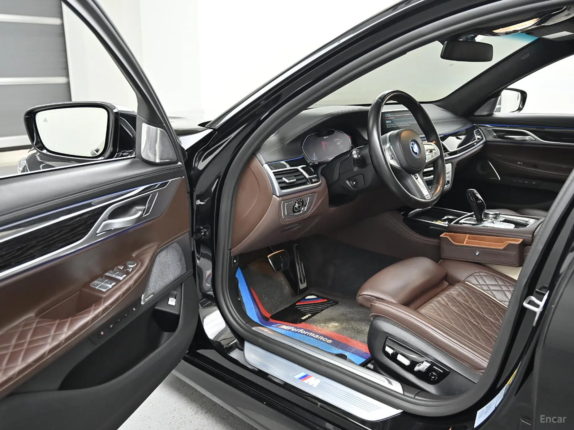 BMW 7 Series (G11) превью 11