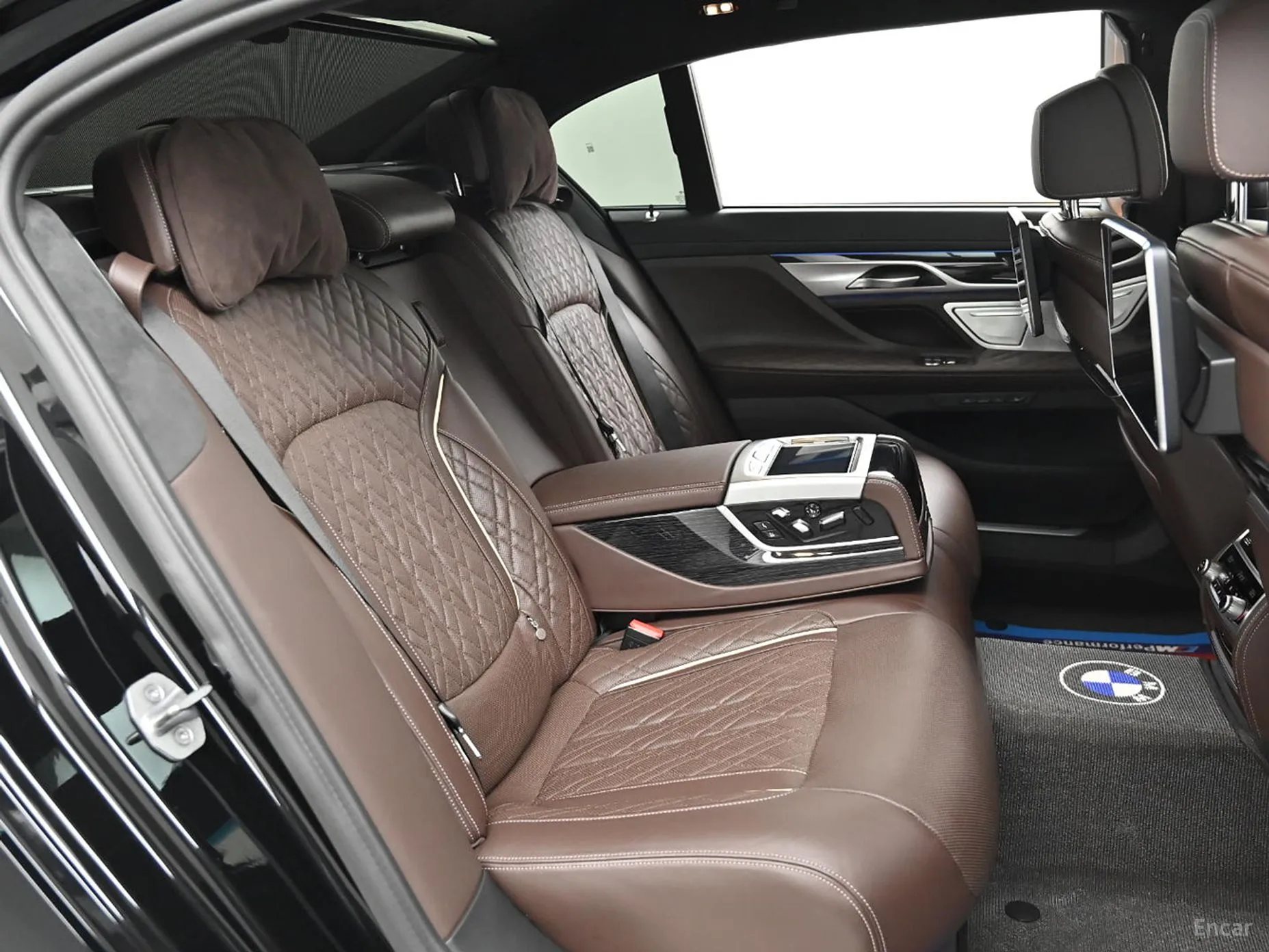 BMW 7 Series (G11) превью 12