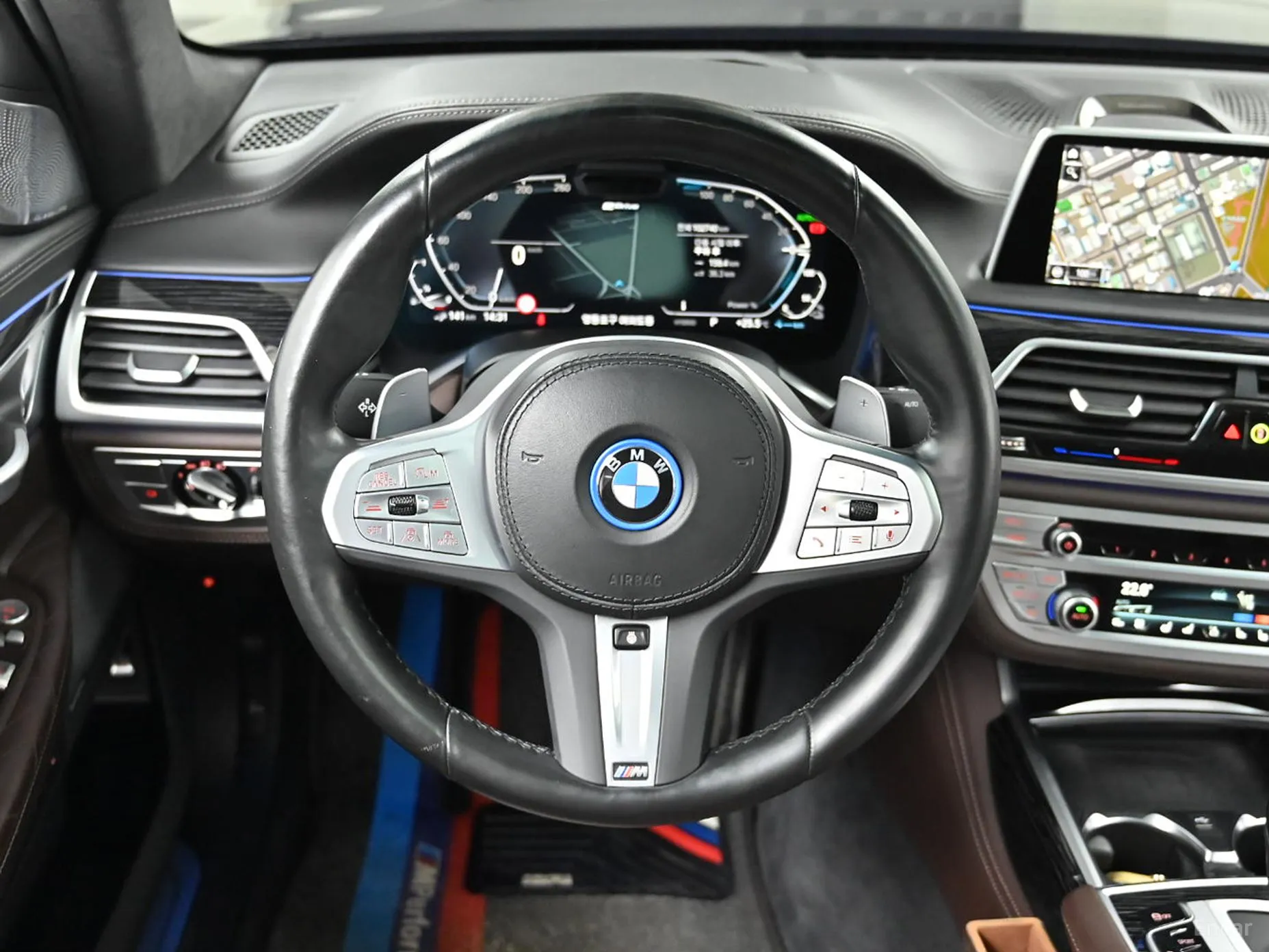 BMW 7 Series (G11) превью 13
