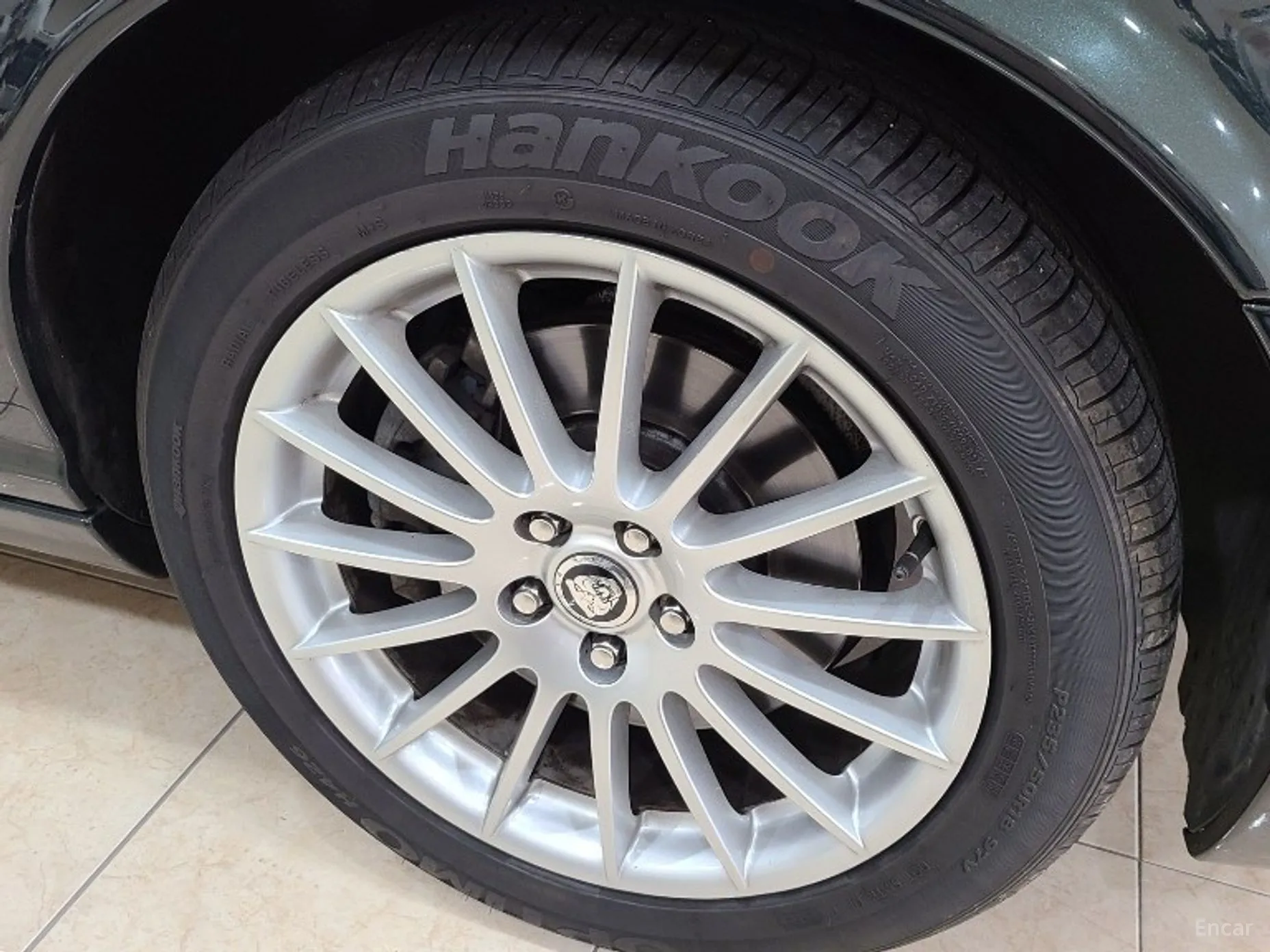 Jaguar New XJ превью 5