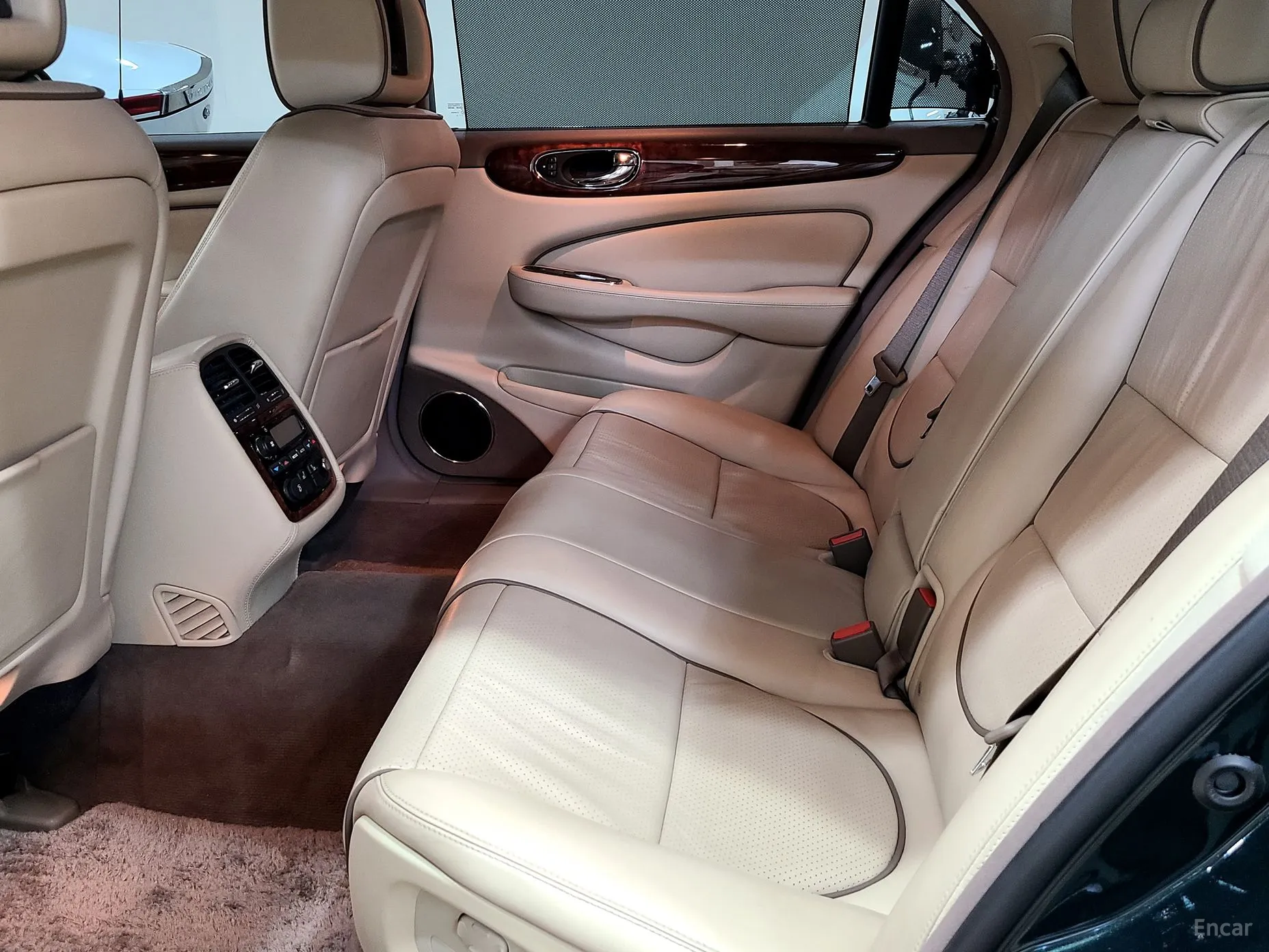 Jaguar New XJ превью 7