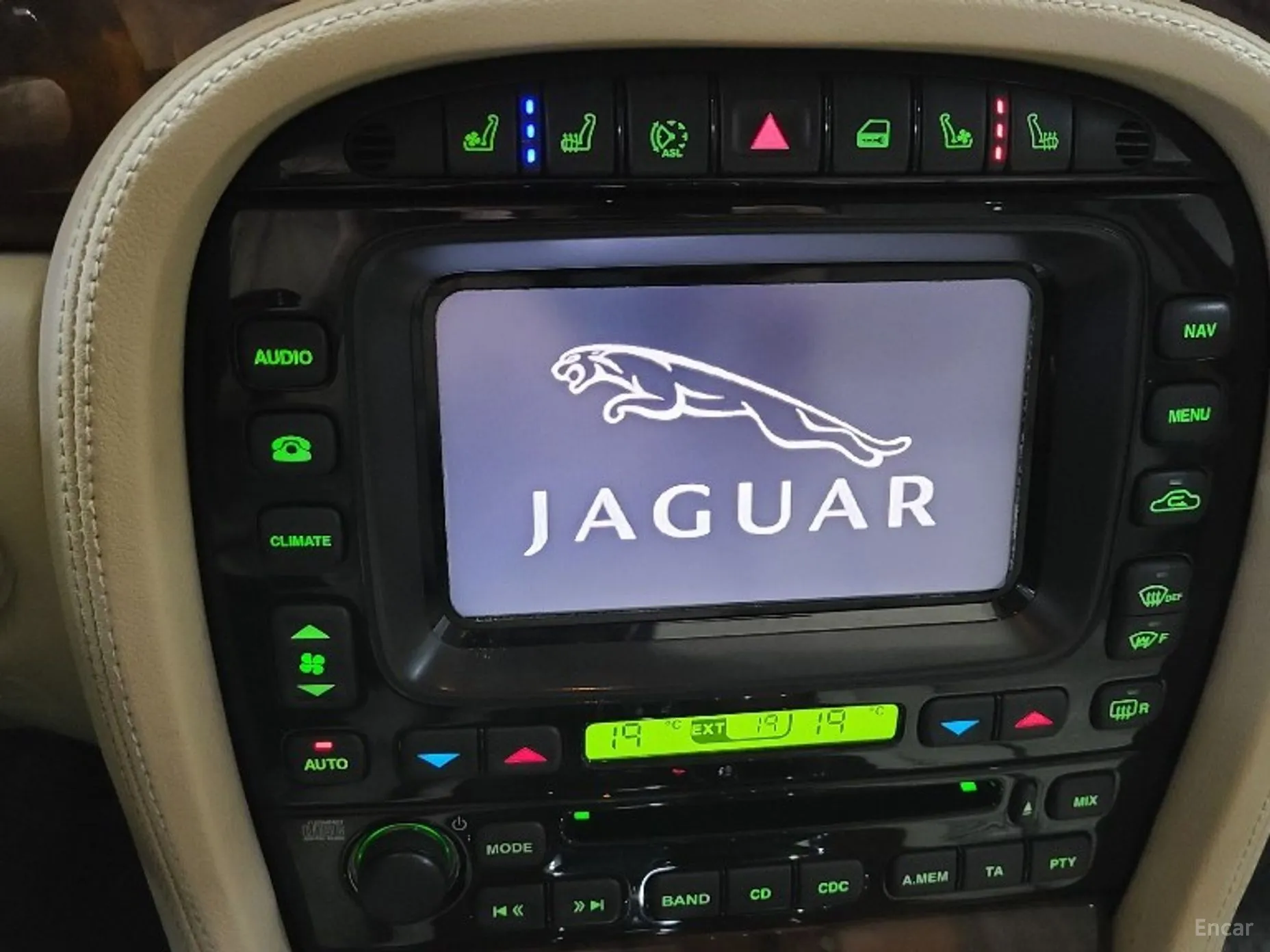 Jaguar New XJ превью 9