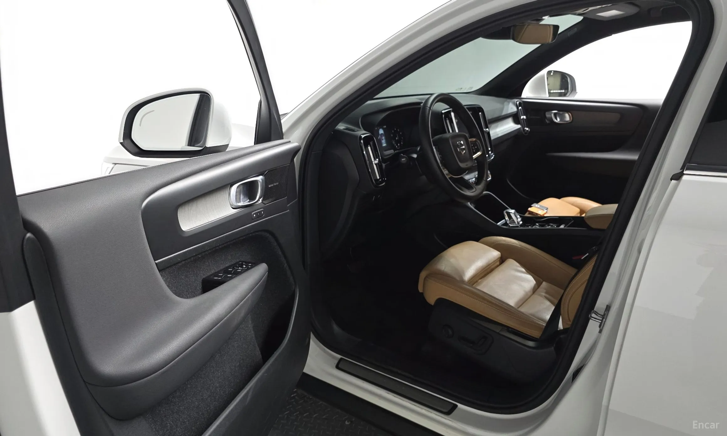 Volvo XC40 превью 10