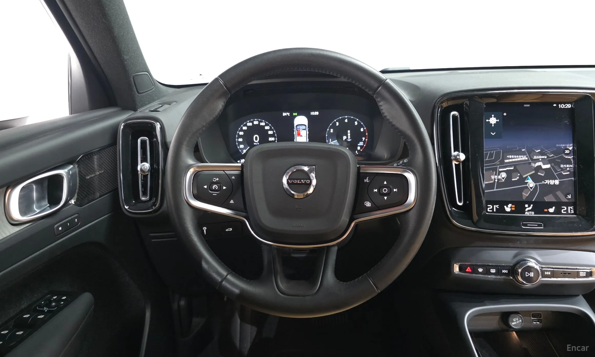 Volvo XC40 превью 12