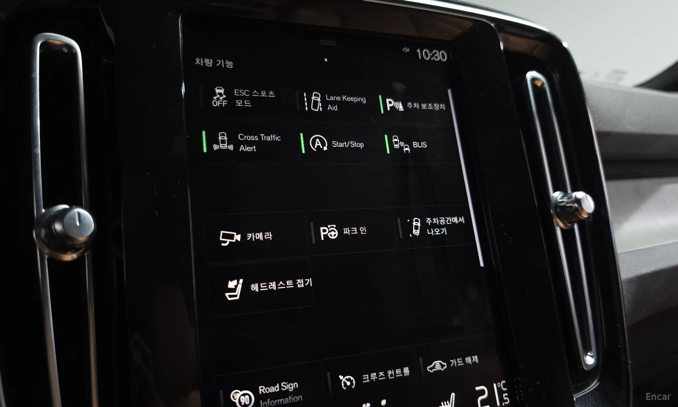 Volvo XC40 превью 16