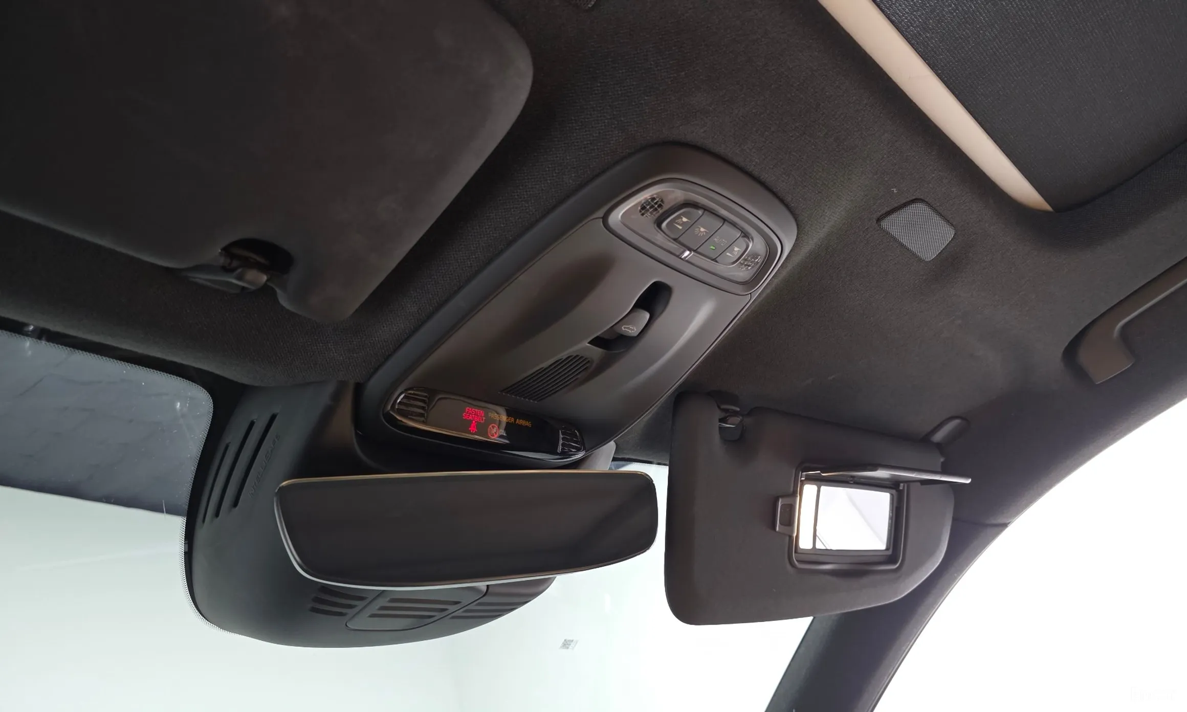 Volvo XC40 превью 19