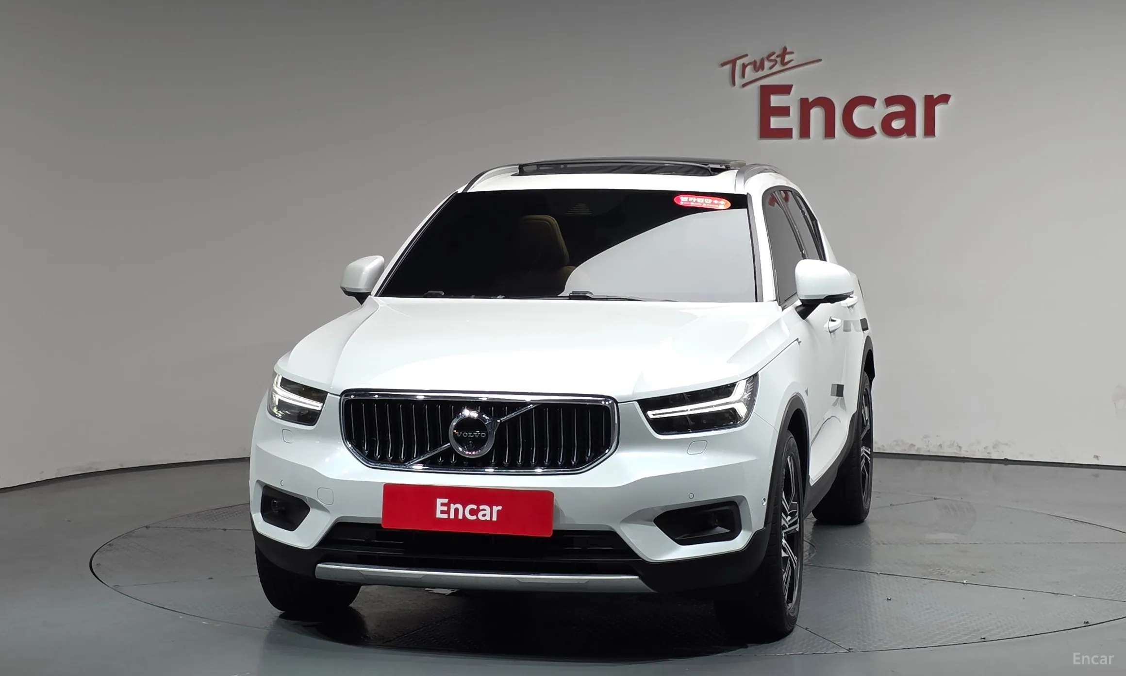 Volvo XC40 превью 3