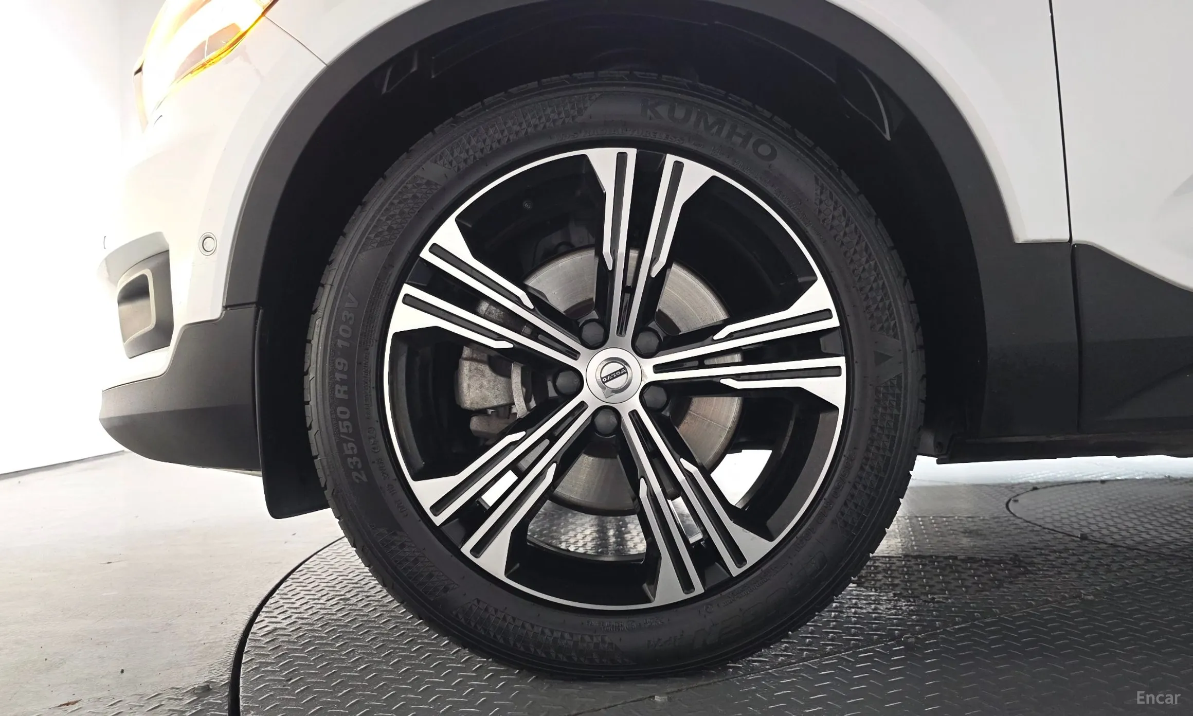 Volvo XC40 превью 5