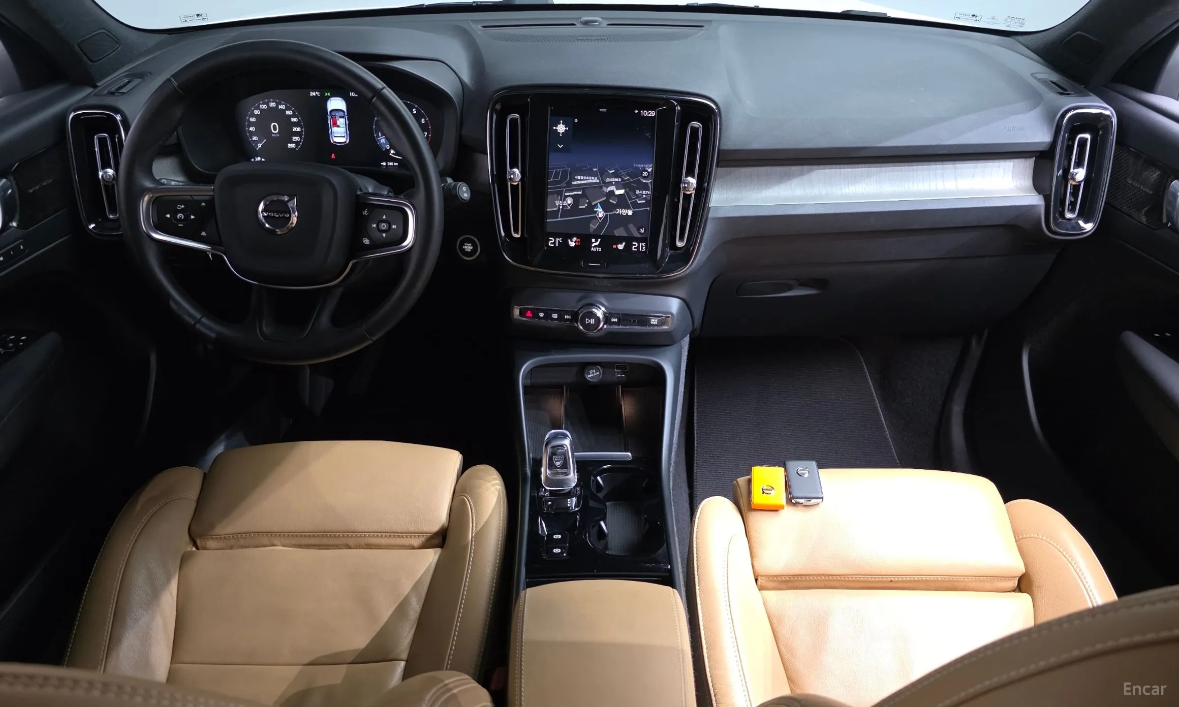 Volvo XC40 превью 7