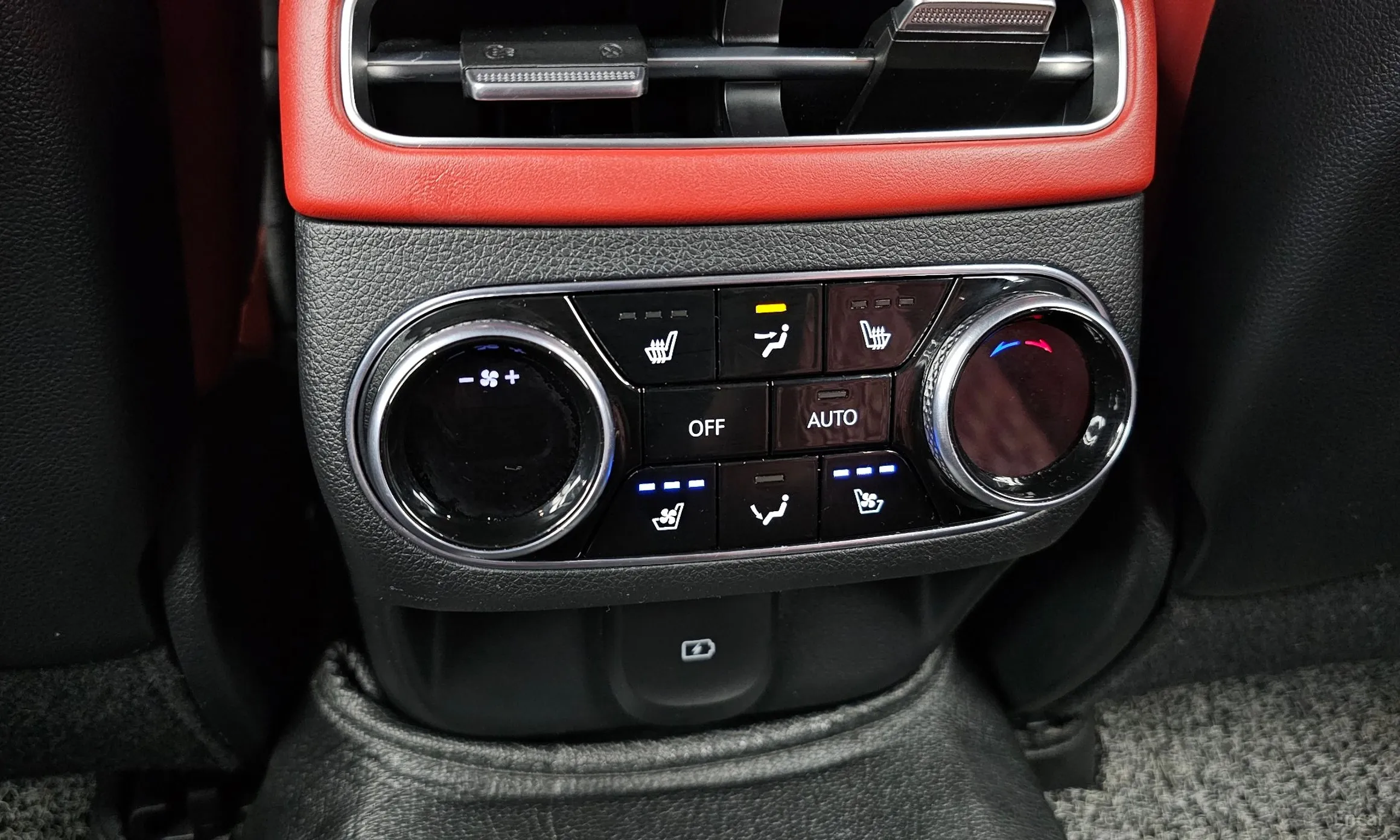 Genesis GV70 превью 19