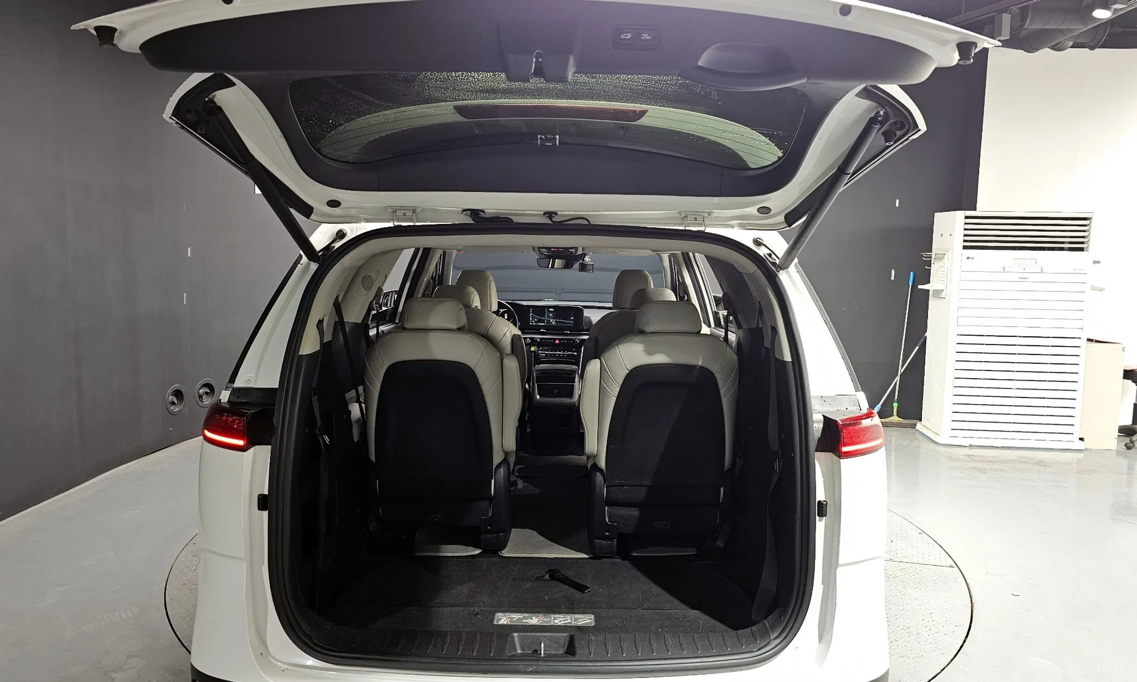 Kia Carnival Gen 4 превью 20