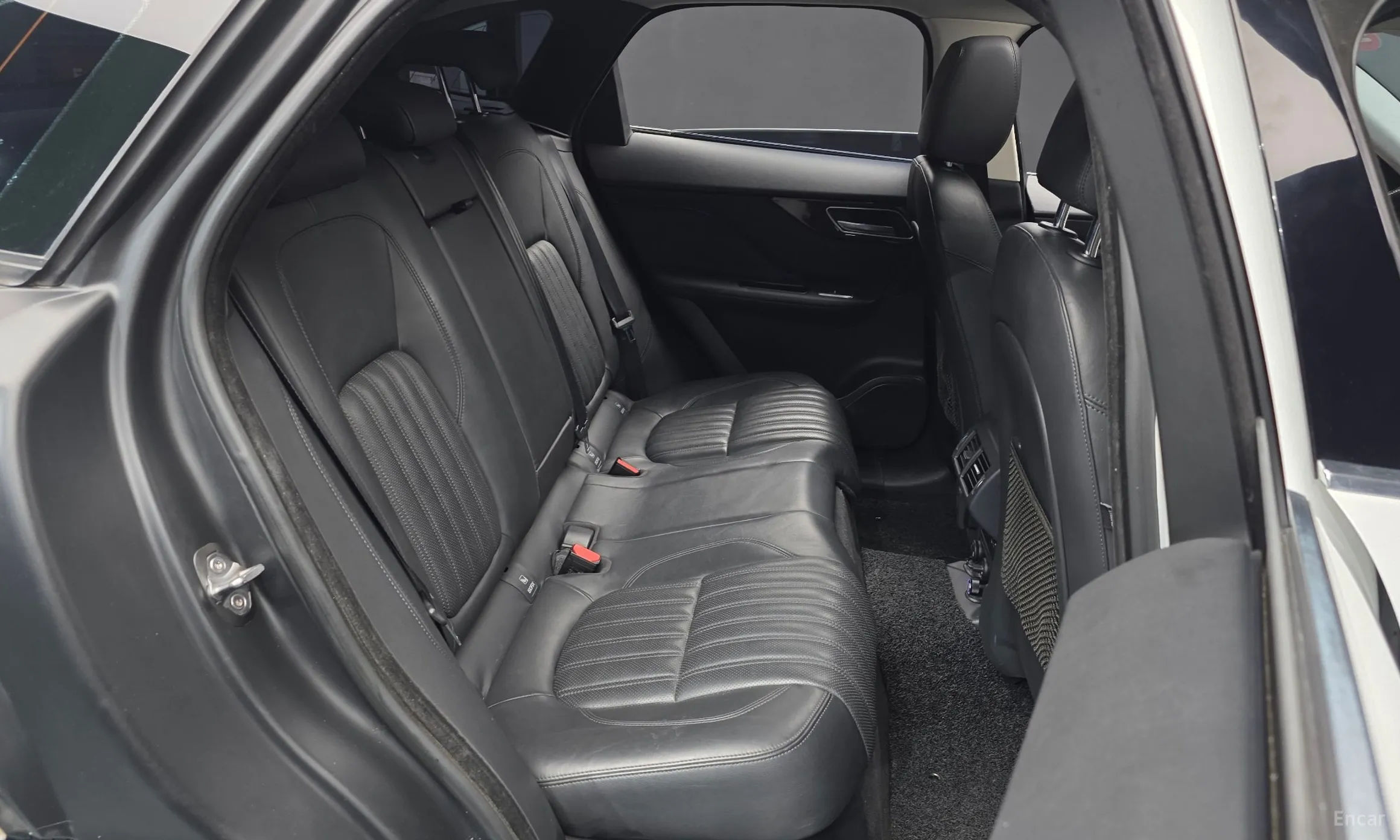 Jaguar F-PACE превью 11