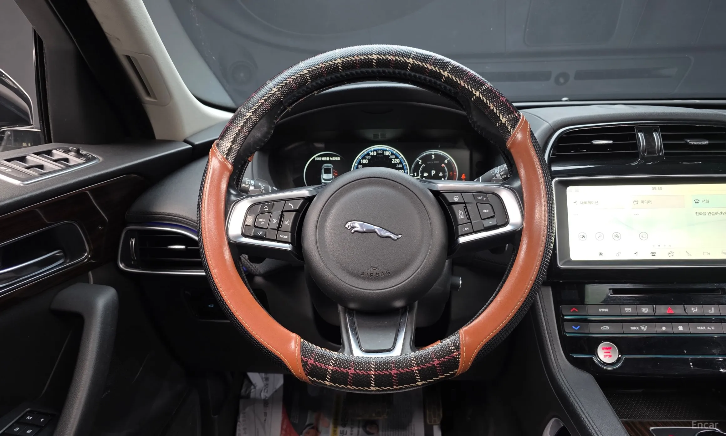 Jaguar F-PACE превью 12