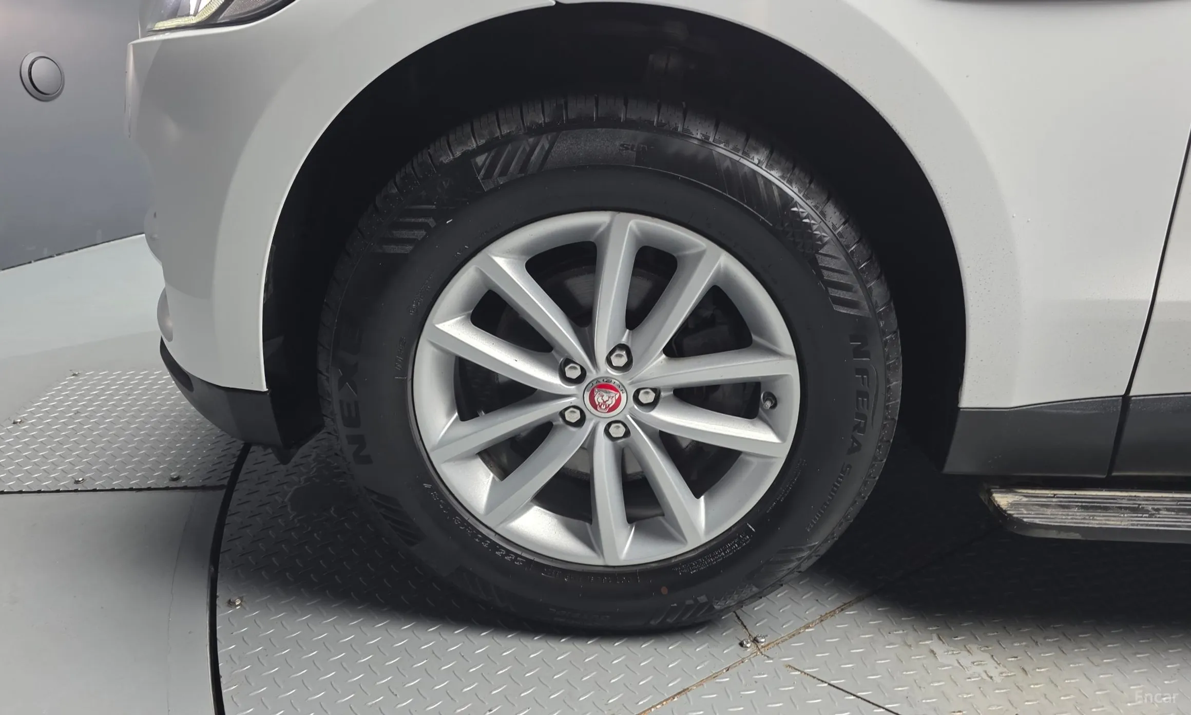 Jaguar F-PACE превью 5