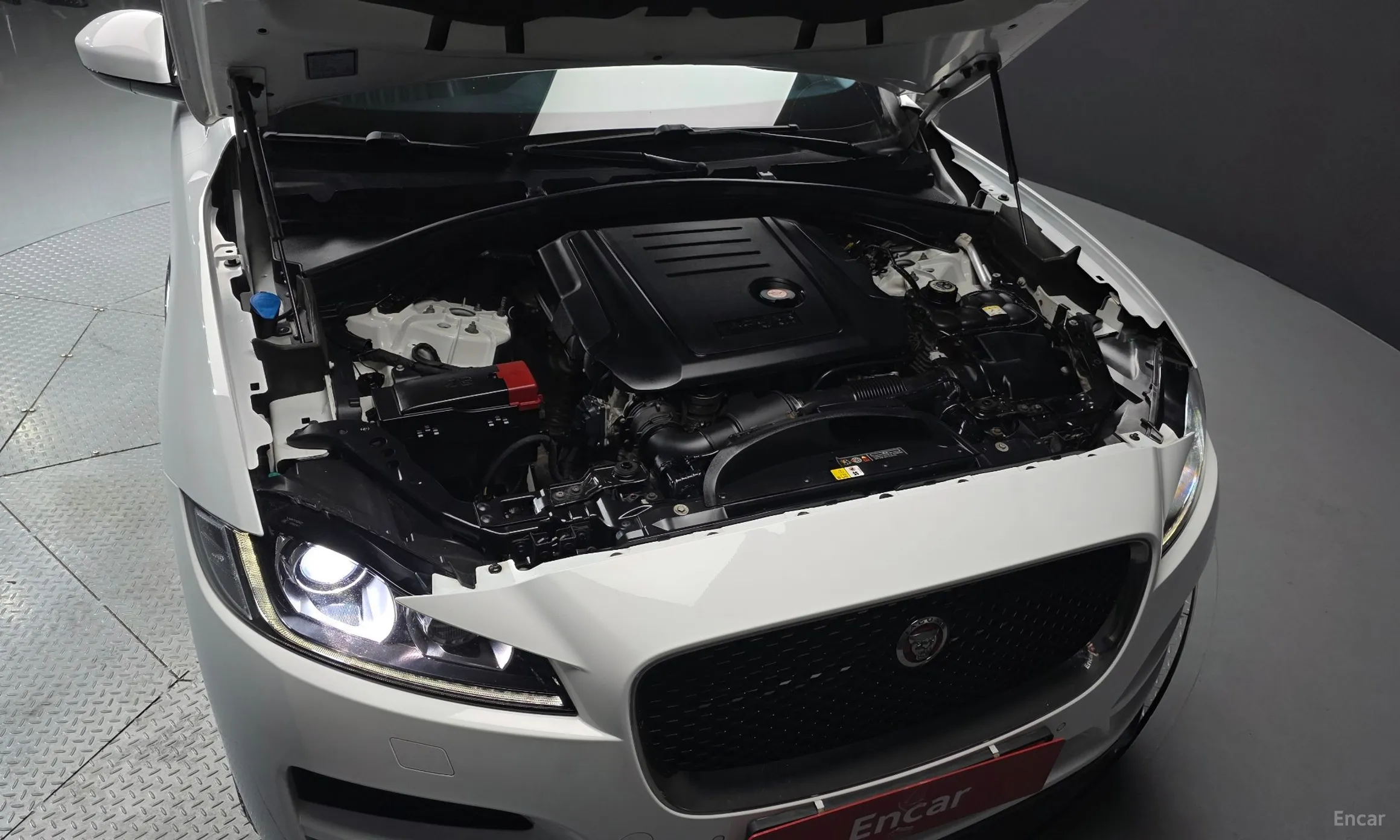 Jaguar F-PACE превью 6