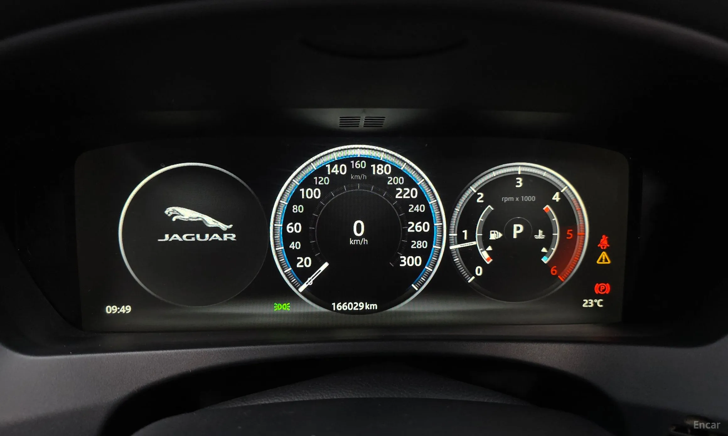 Jaguar F-PACE превью 8