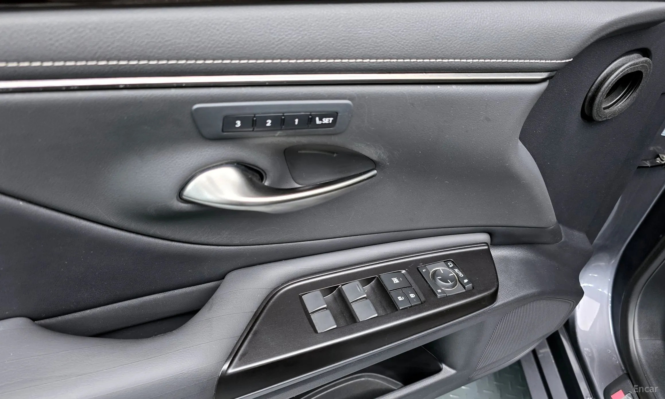 Lexus ES300h 7th Generation превью 20