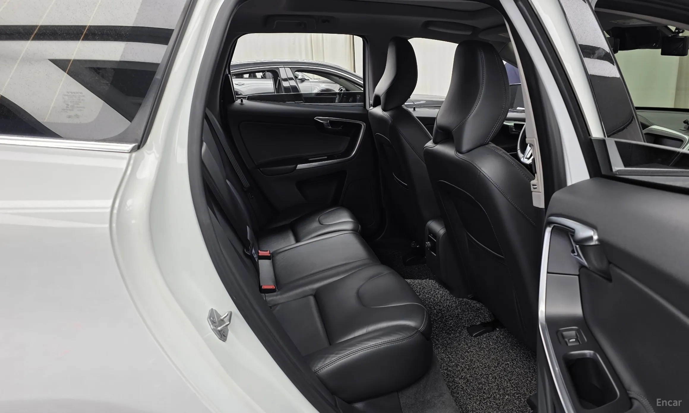 Volvo XC60 превью 11