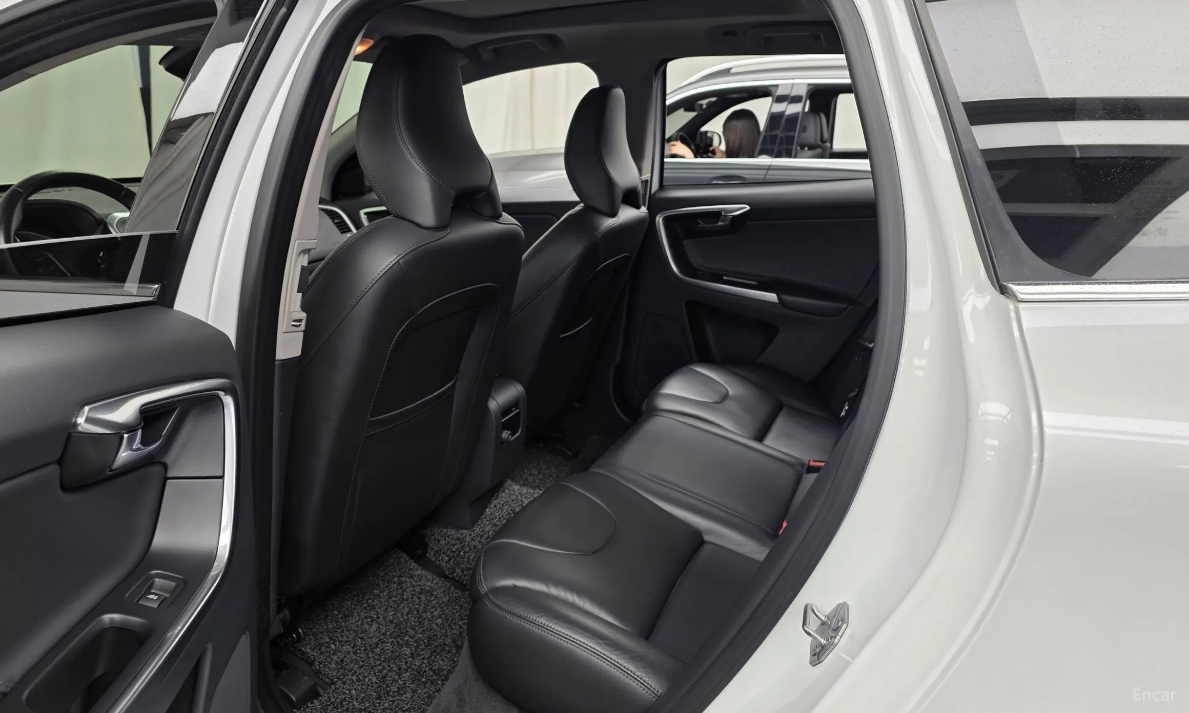Volvo XC60 превью 12