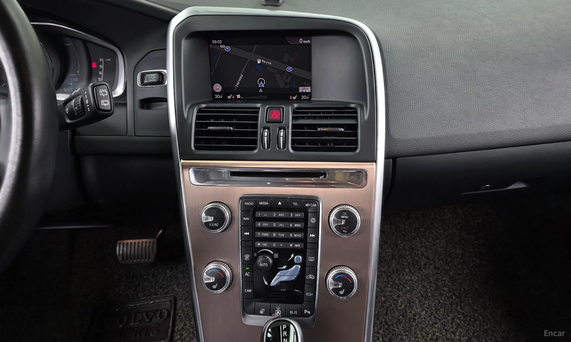 Volvo XC60 превью 14