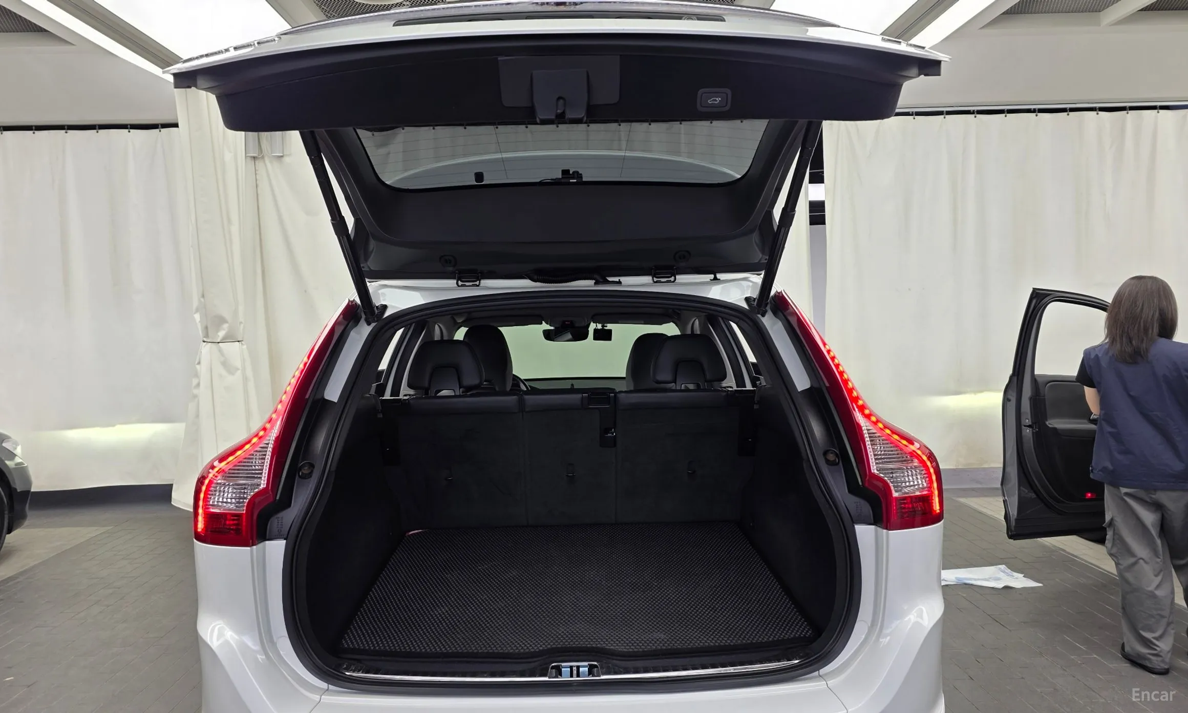 Volvo XC60 превью 20