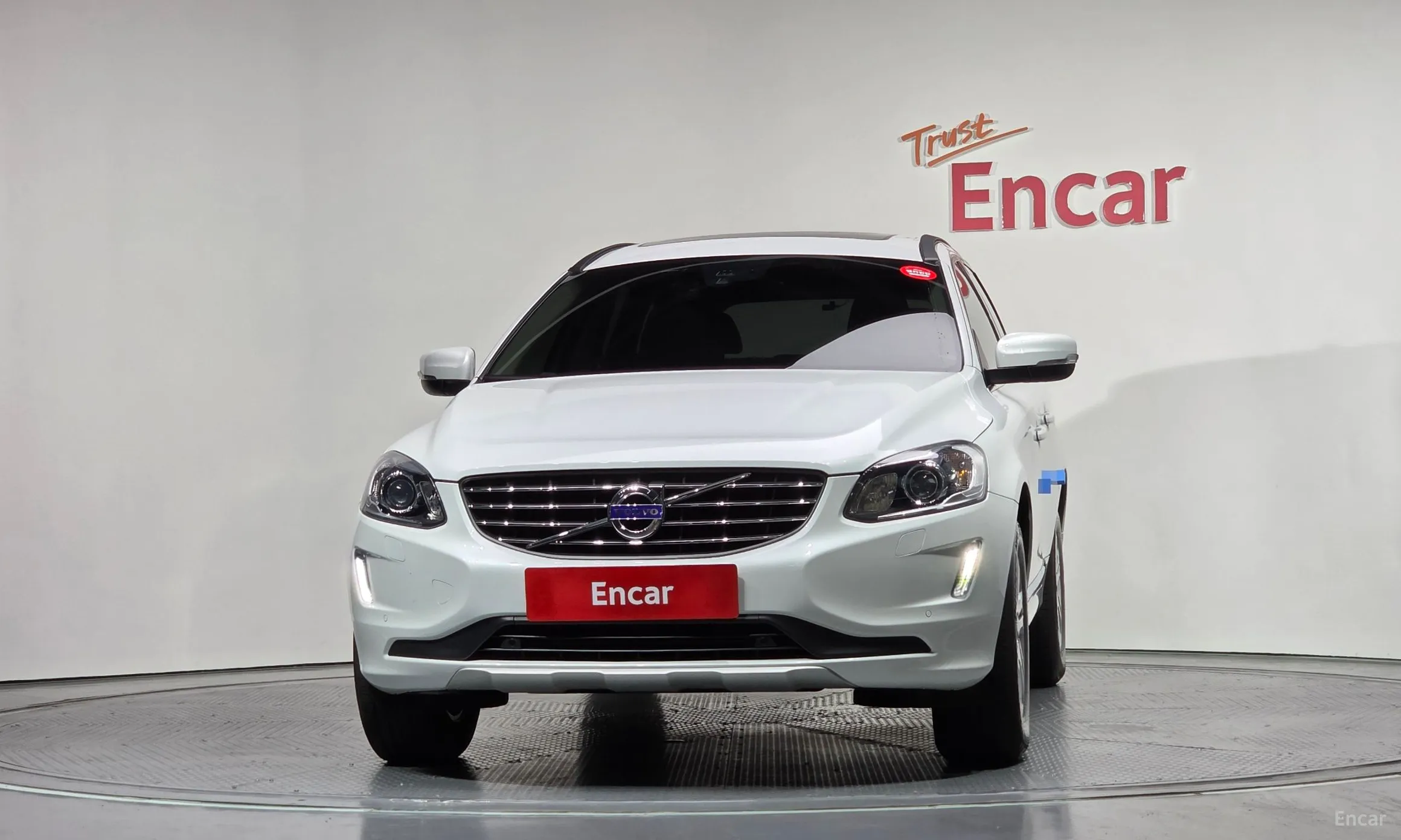 Volvo XC60 превью 3