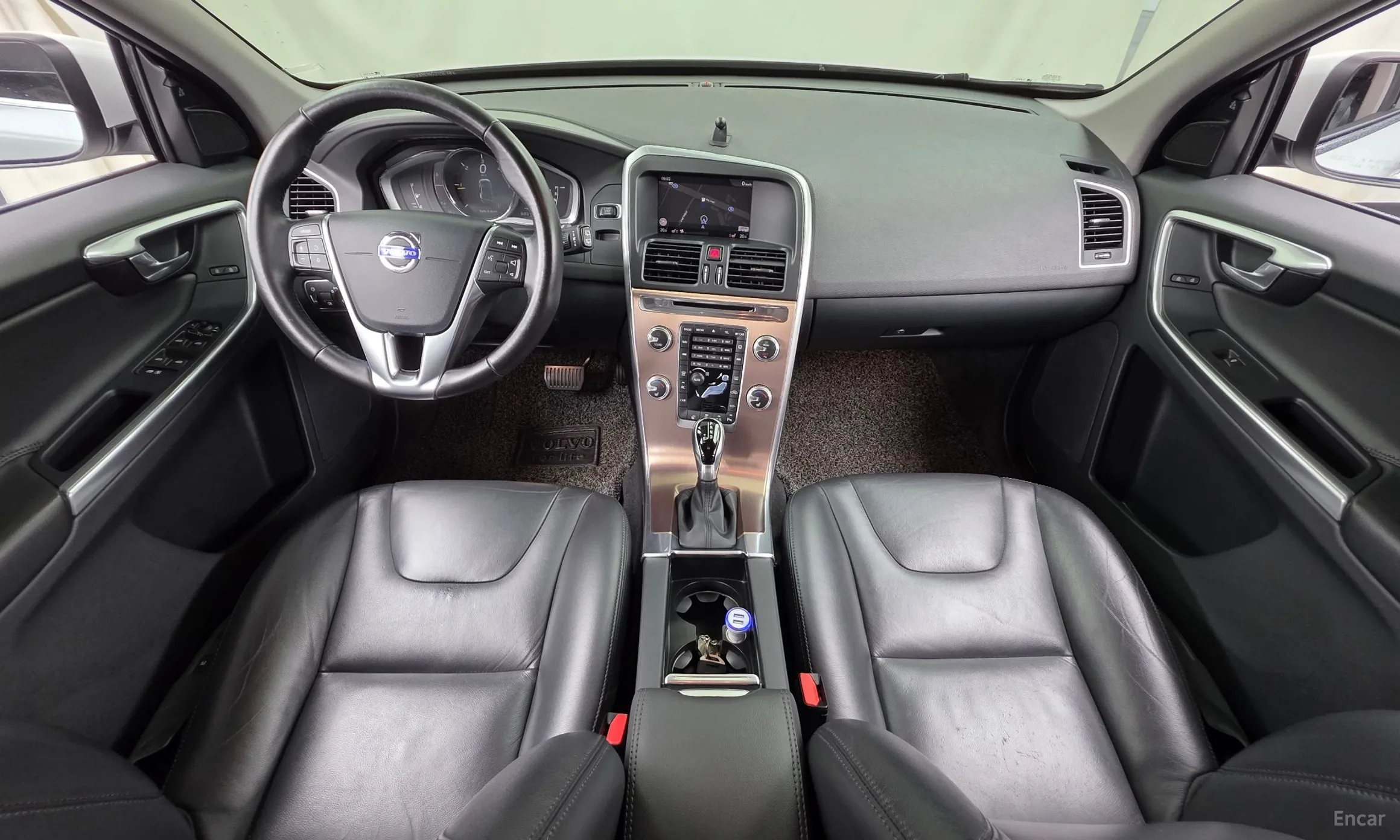 Volvo XC60 превью 7