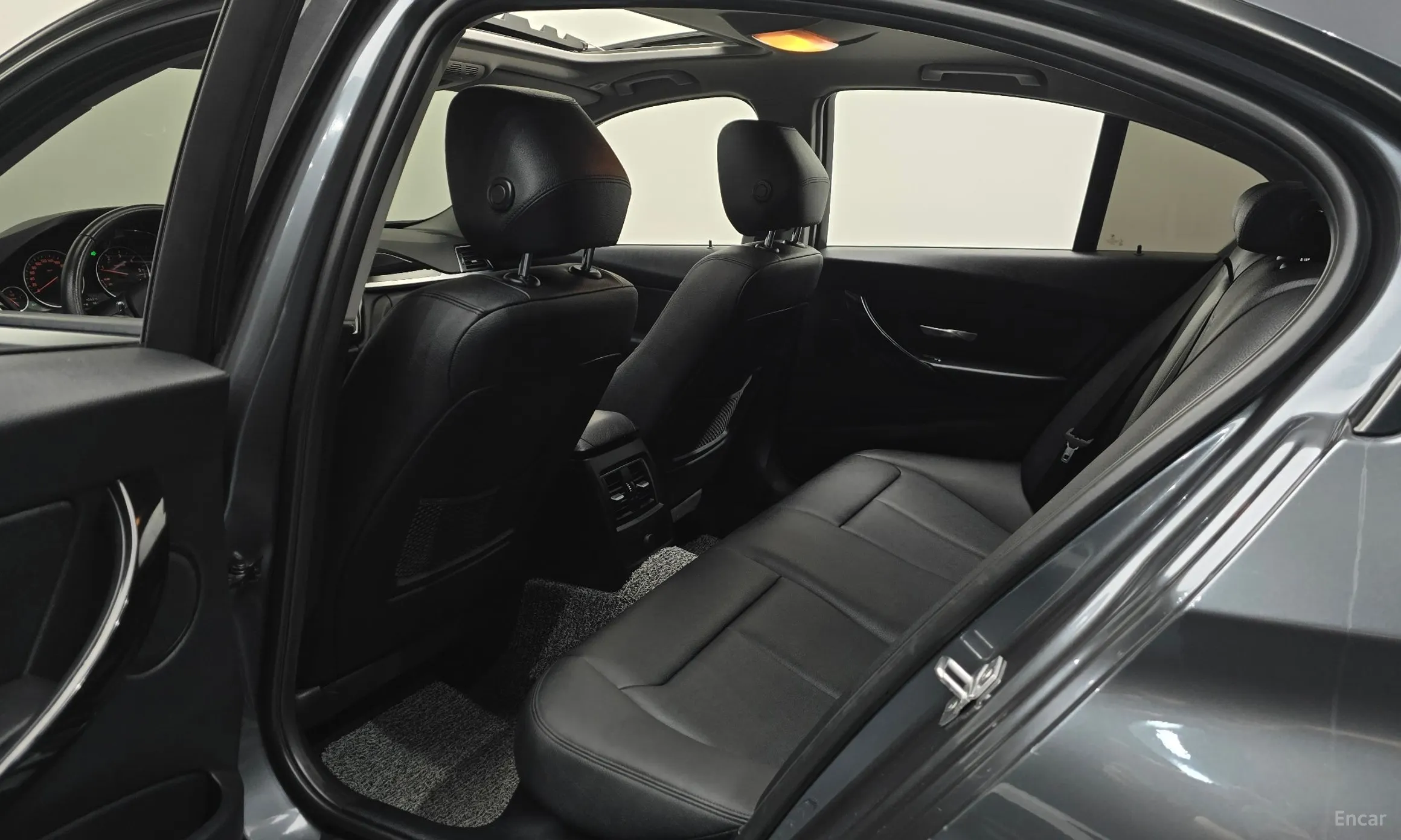 BMW 3 Series (F30) превью 11