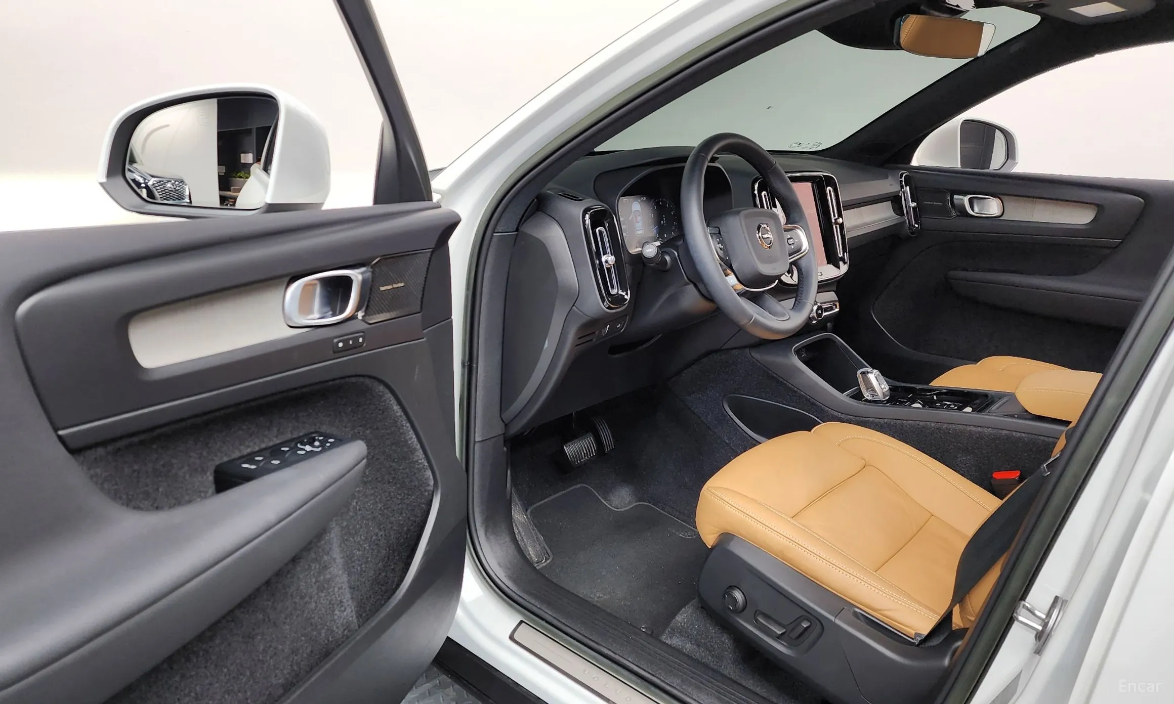 Volvo XC40 превью 10