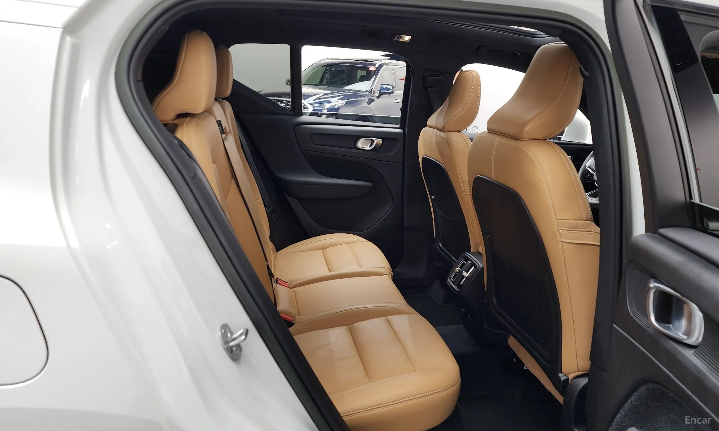 Volvo XC40 превью 11