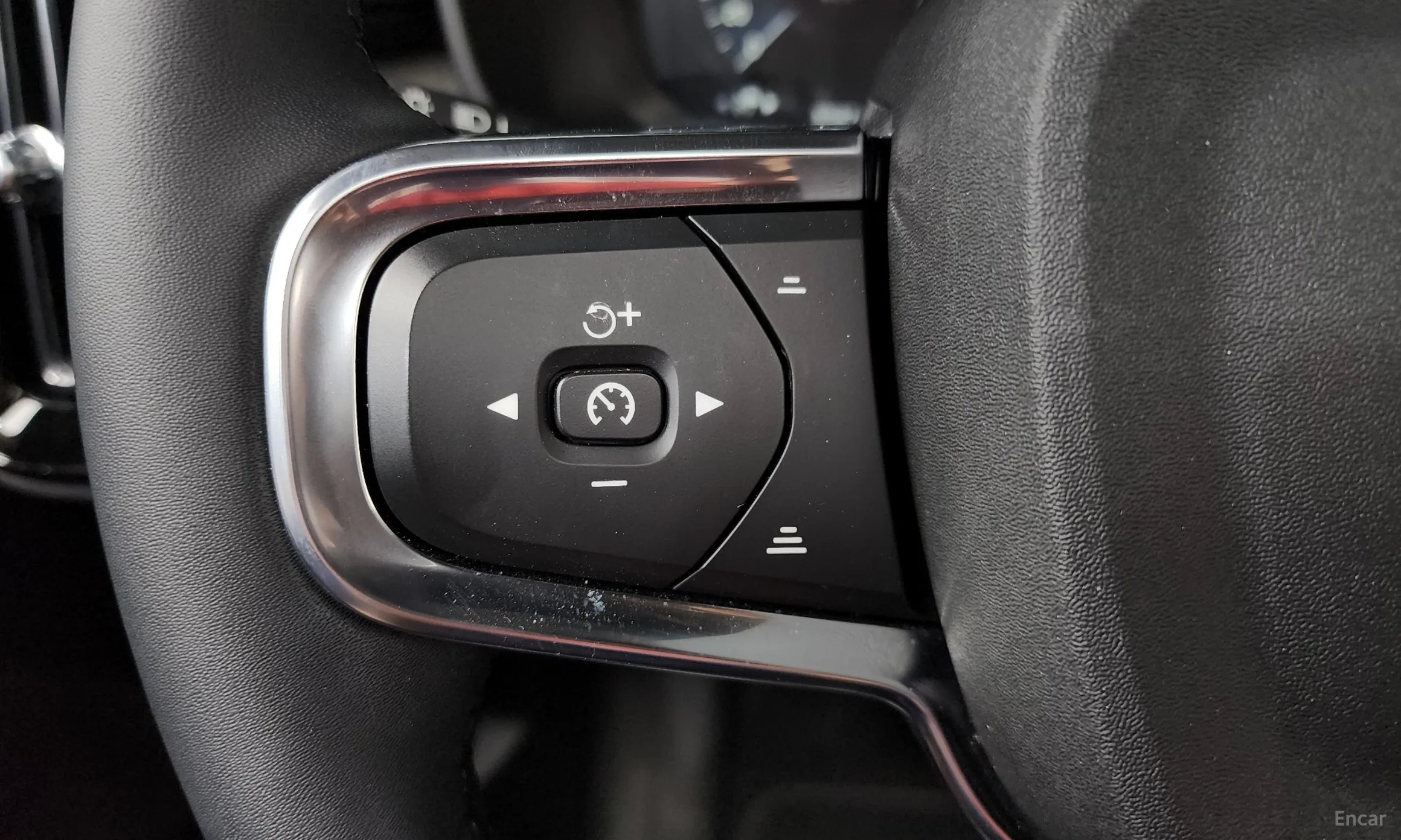 Volvo XC40 превью 16