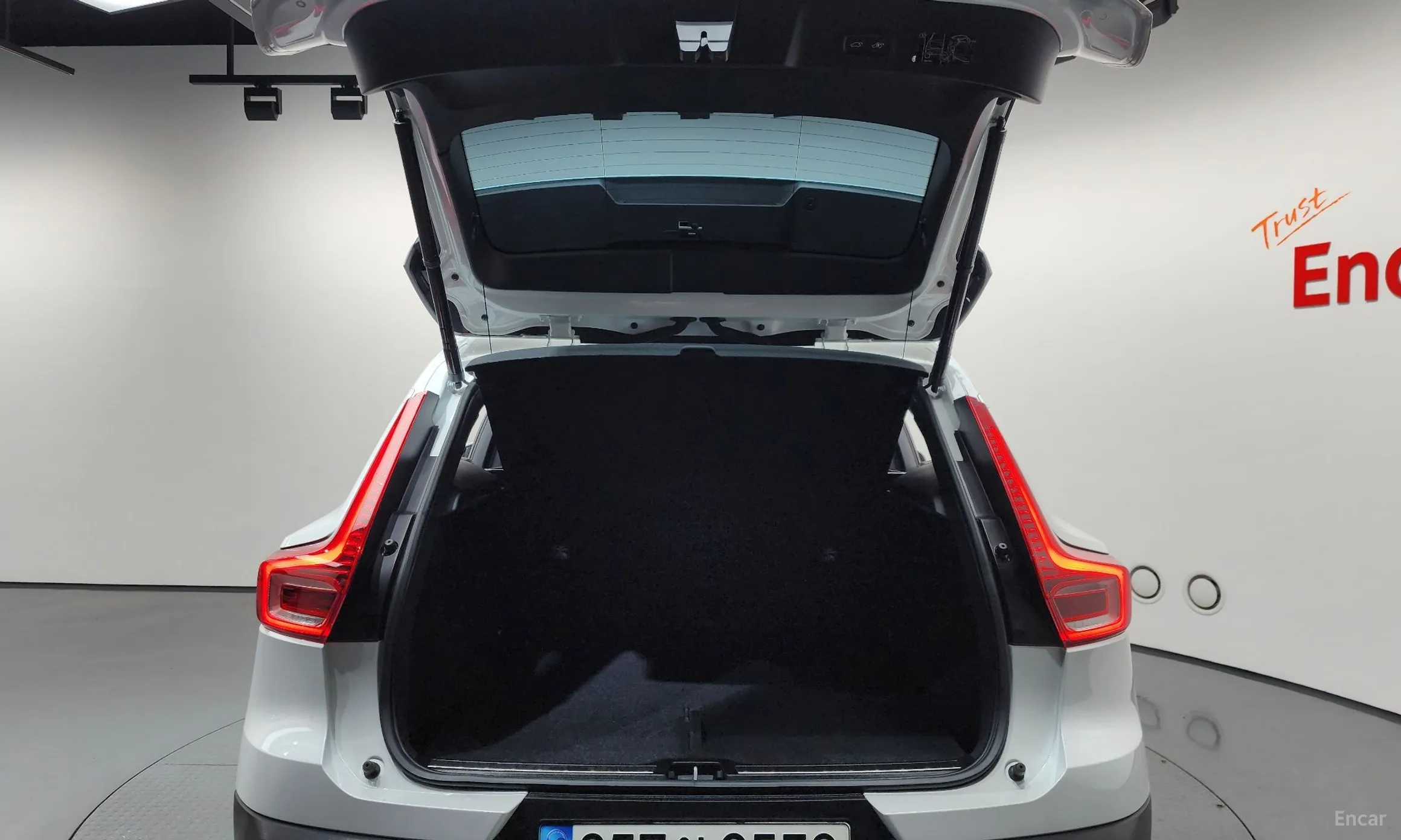 Volvo XC40 превью 19