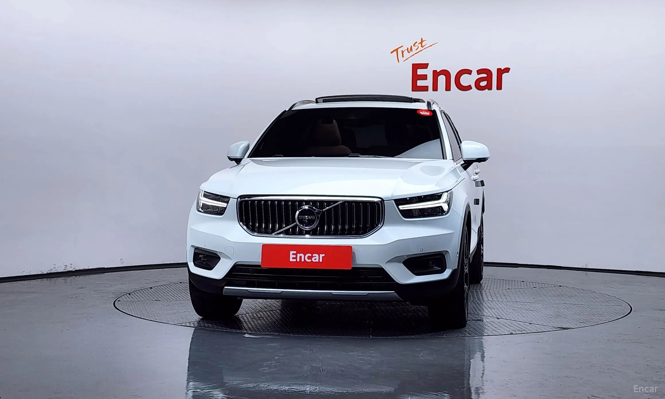 Volvo XC40 превью 3