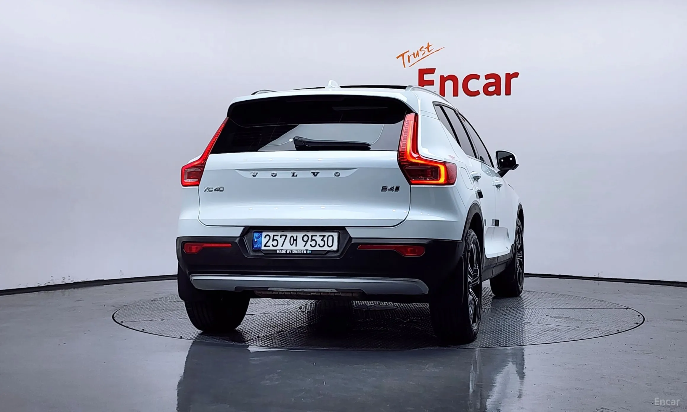 Volvo XC40 превью 4