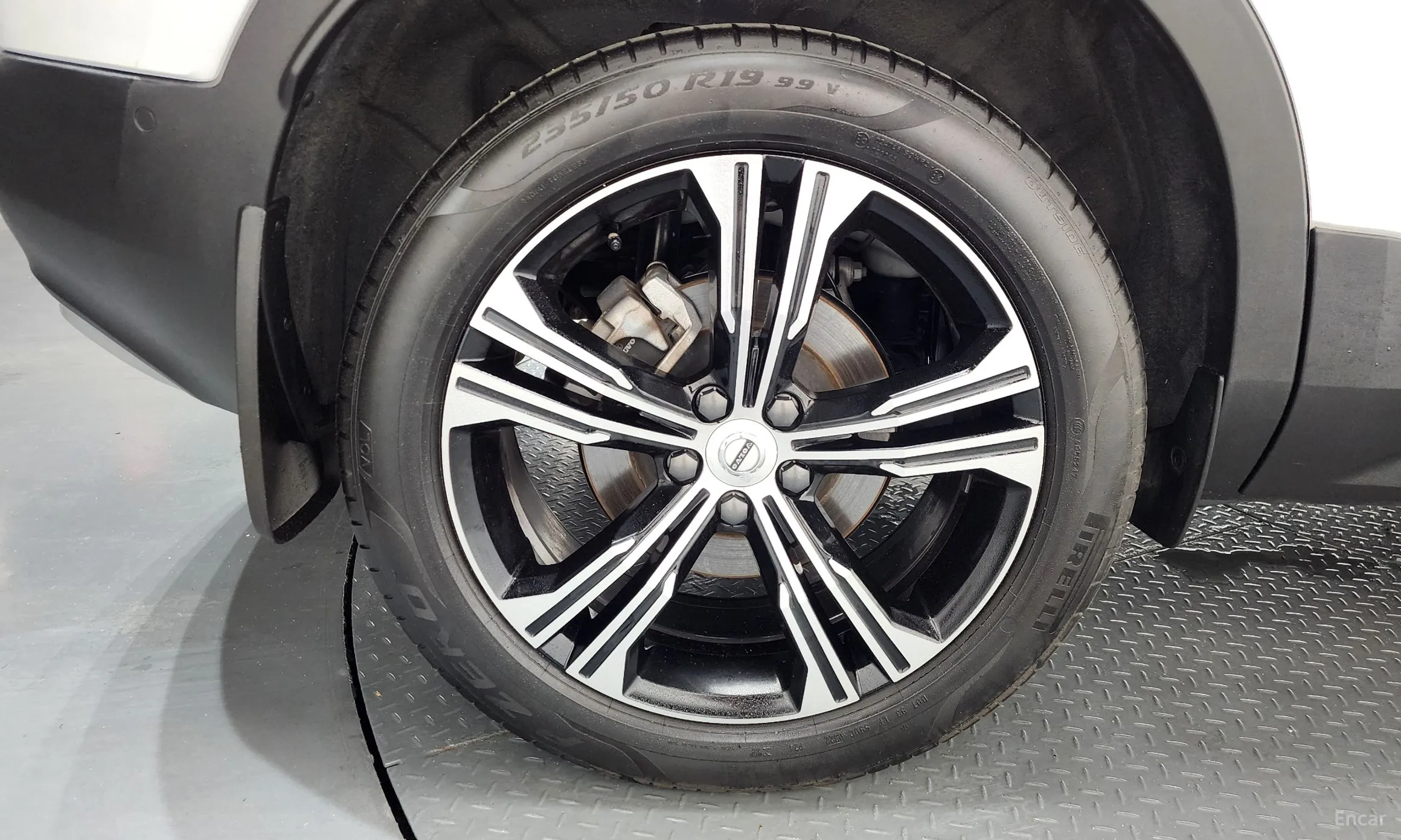 Volvo XC40 превью 5