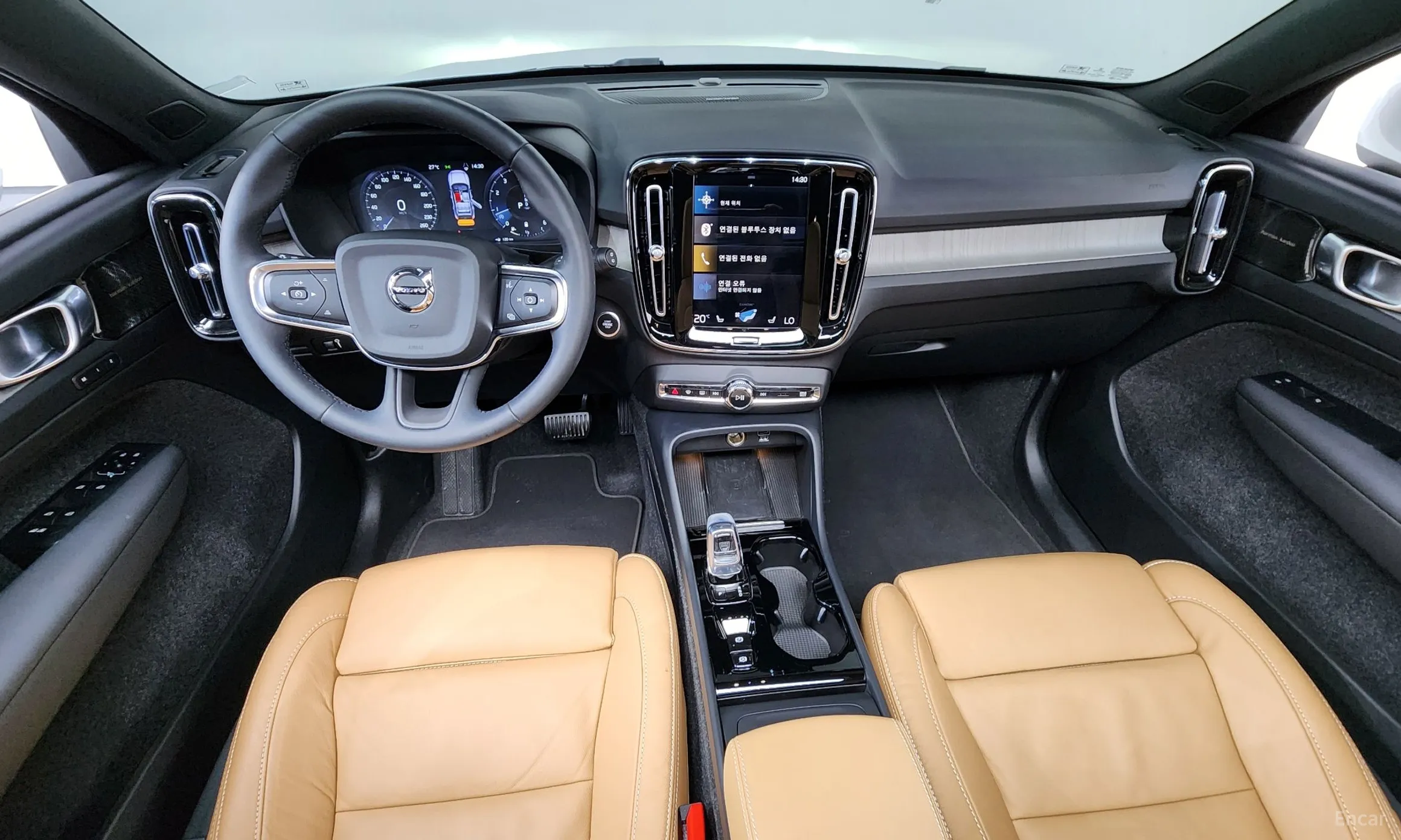 Volvo XC40 превью 7