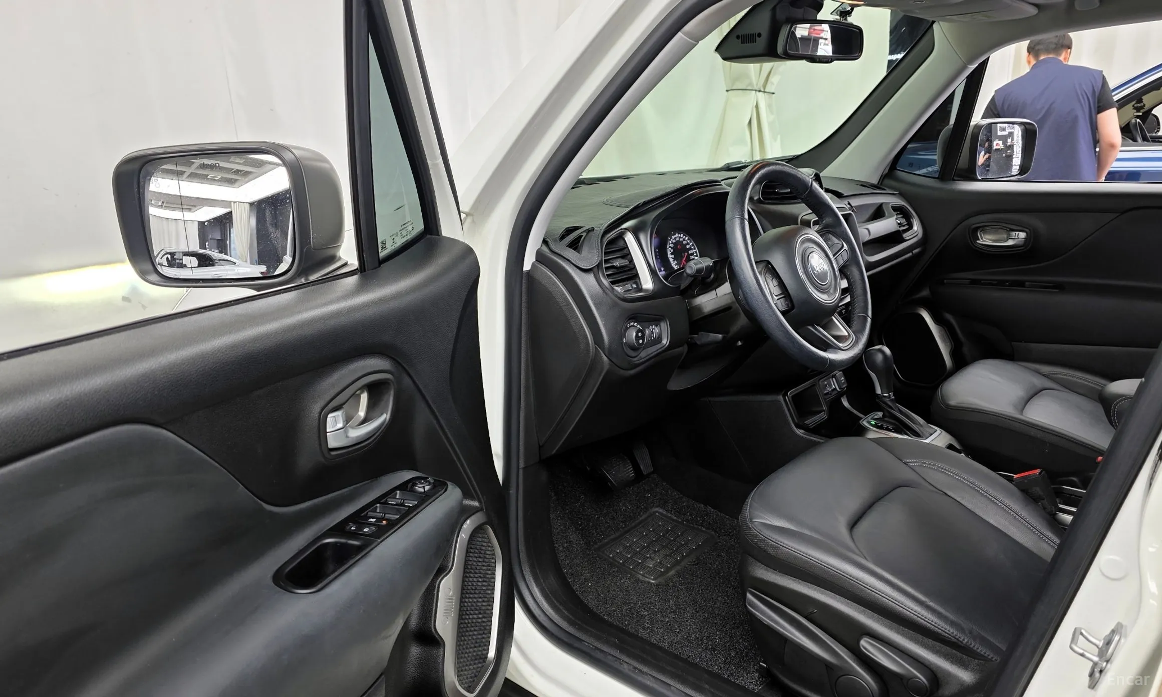 Jeep Renegade превью 10