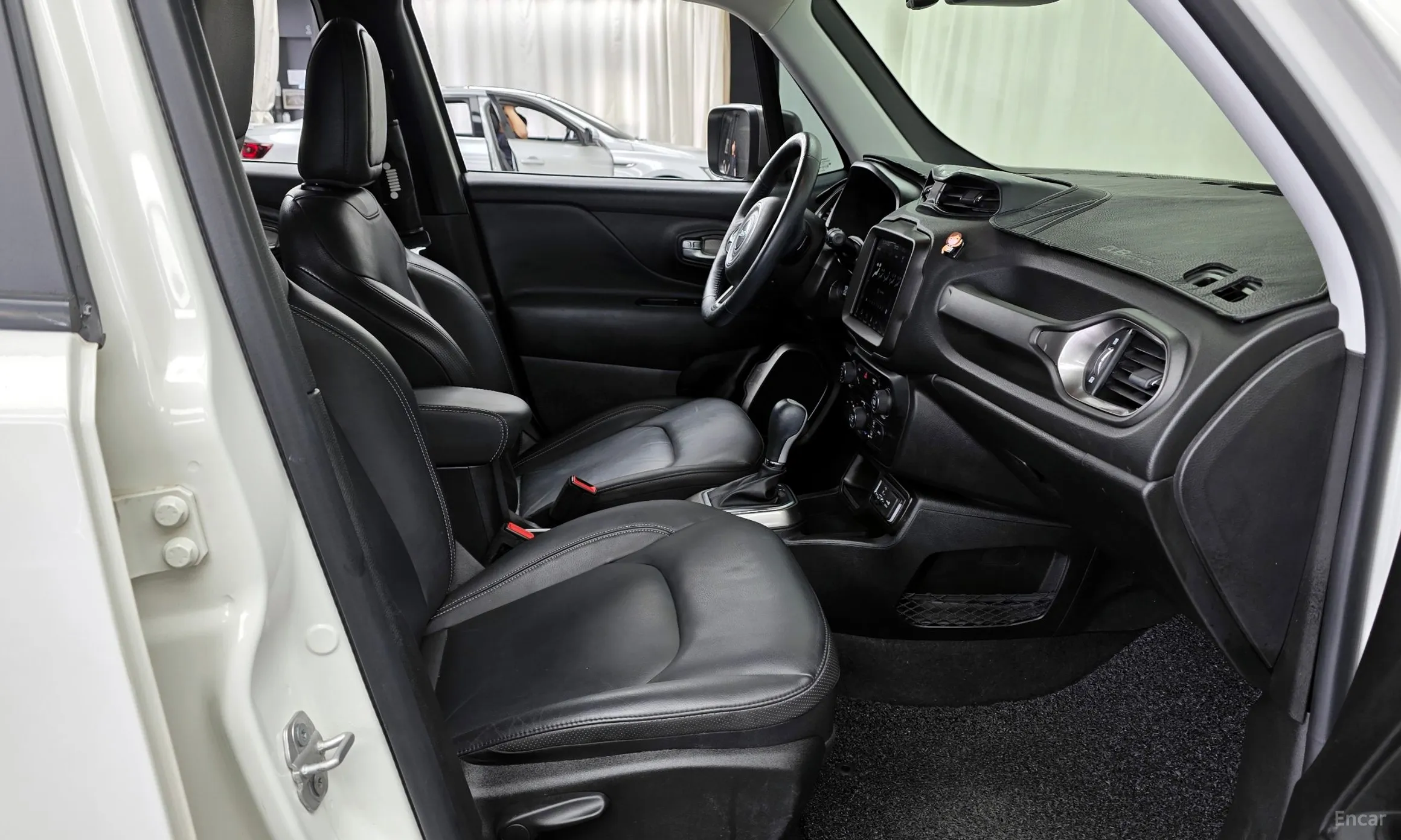 Jeep Renegade превью 11