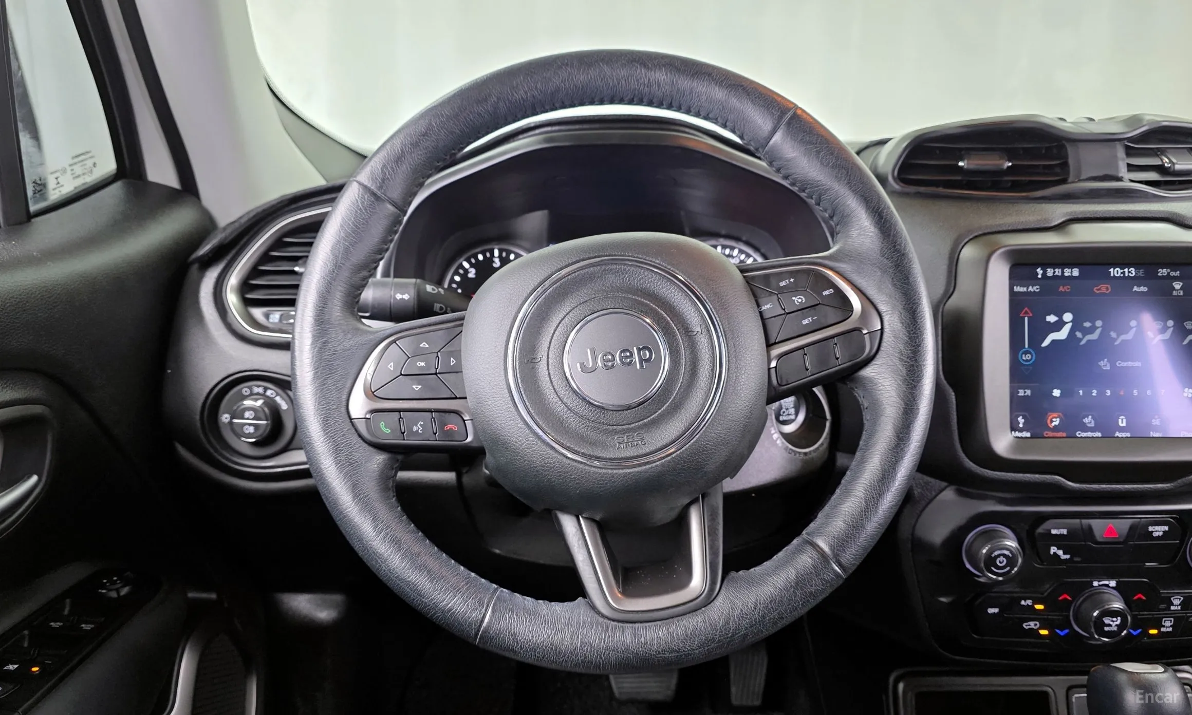Jeep Renegade превью 13