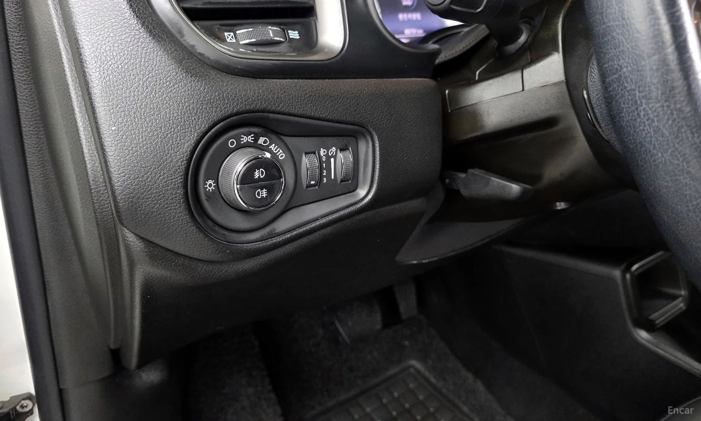 Jeep Renegade превью 18