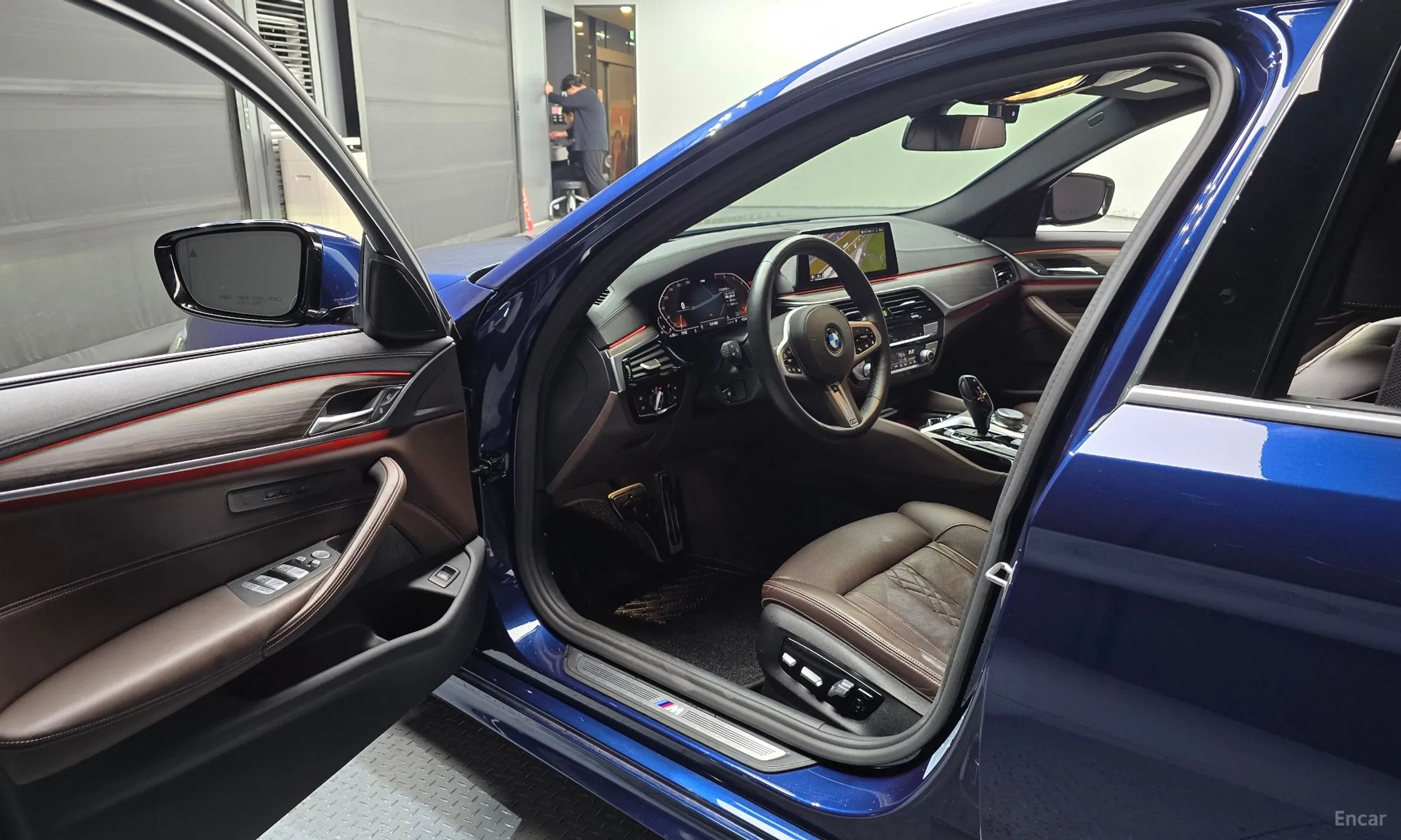 BMW 5 Series (G30) превью 10