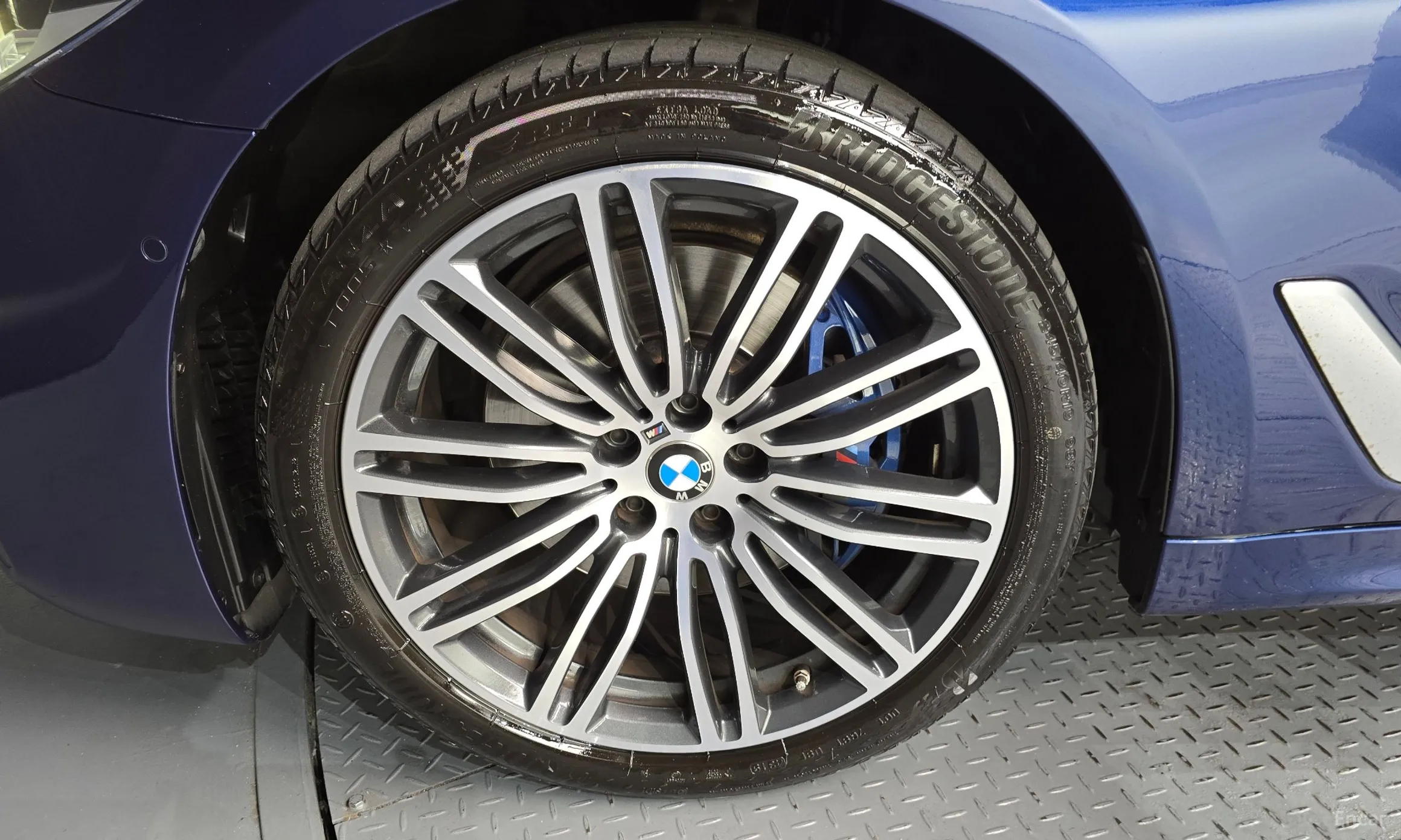 BMW 5 Series (G30) превью 5