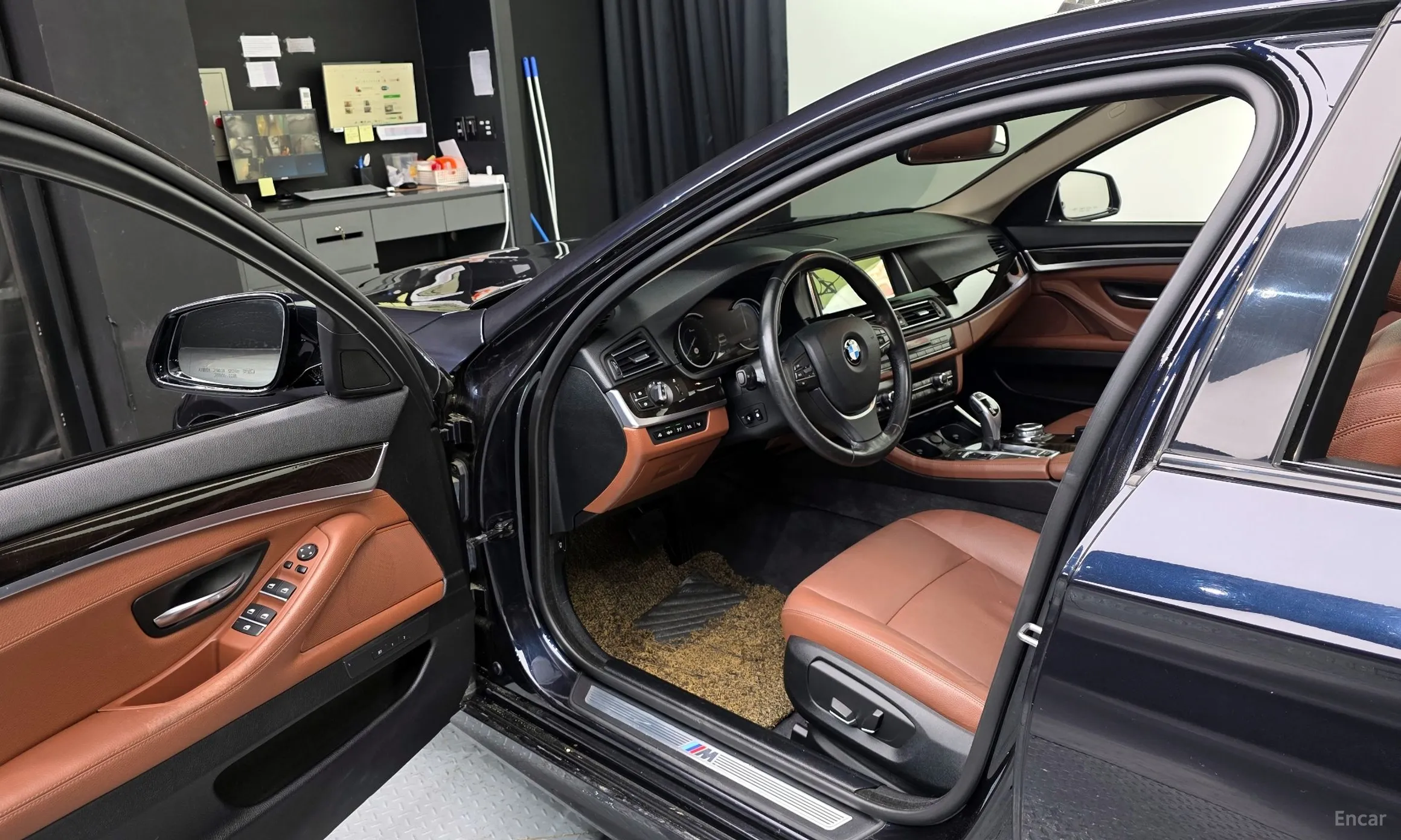 BMW 5 Series (F10) превью 10