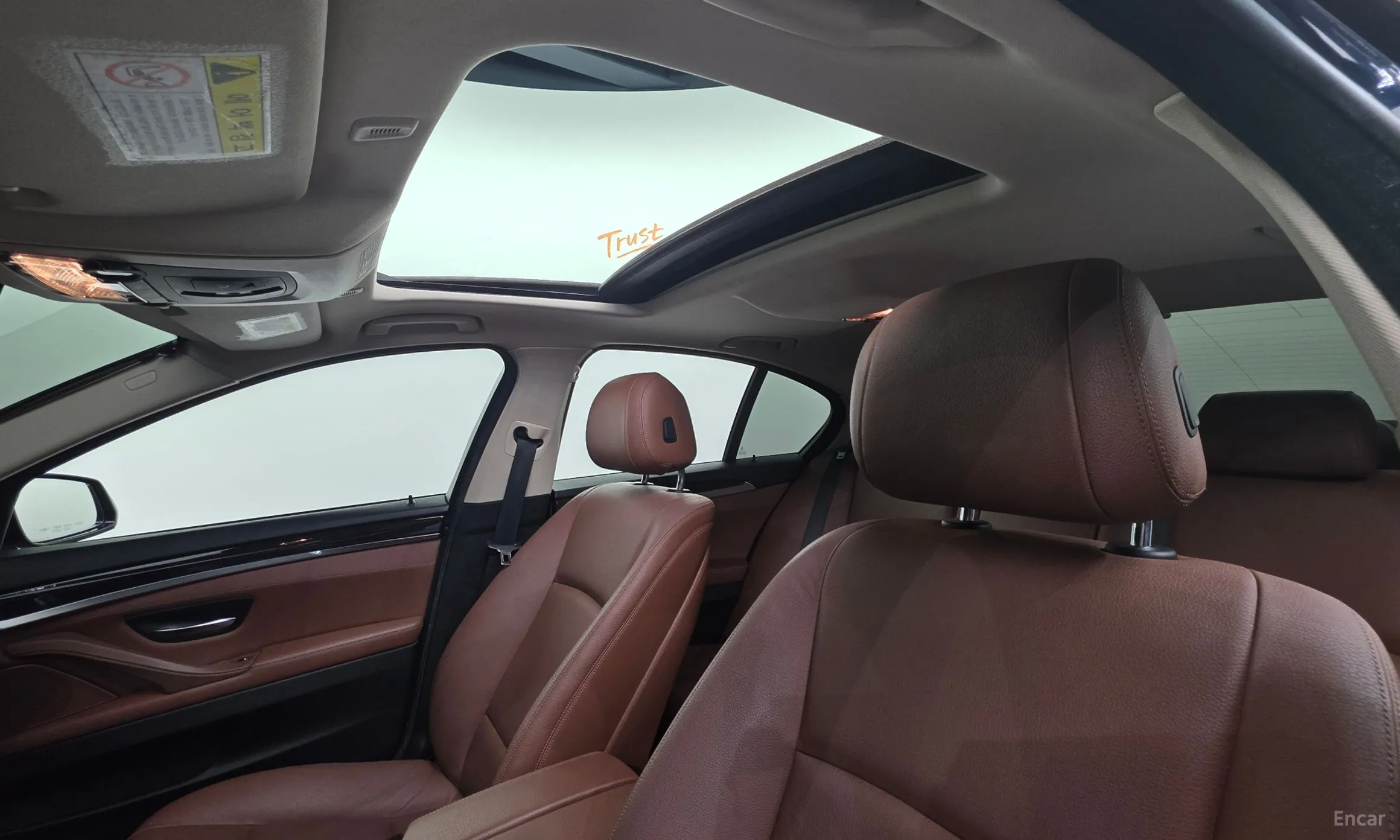 BMW 5 Series (F10) превью 17