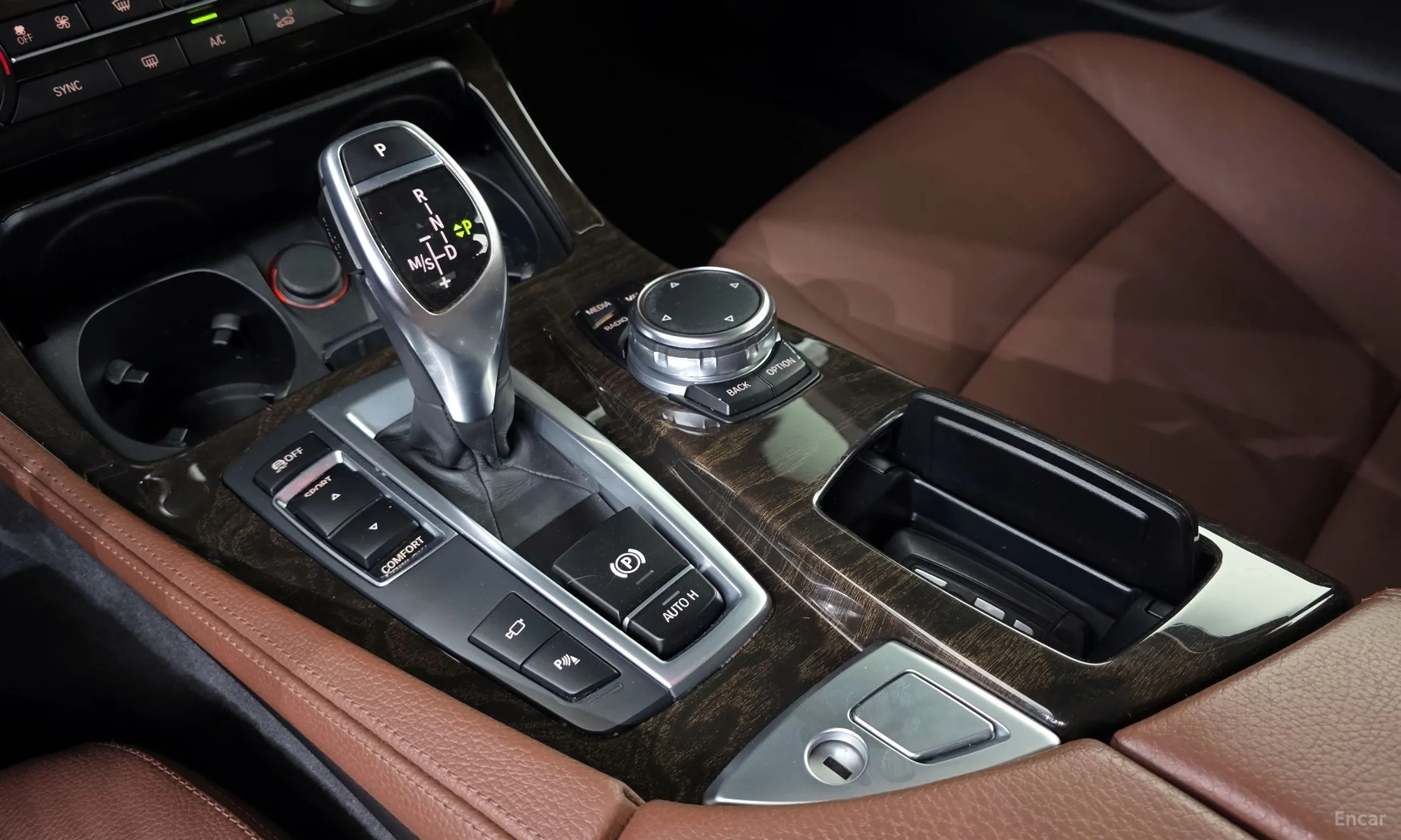 BMW 5 Series (F10) превью 9