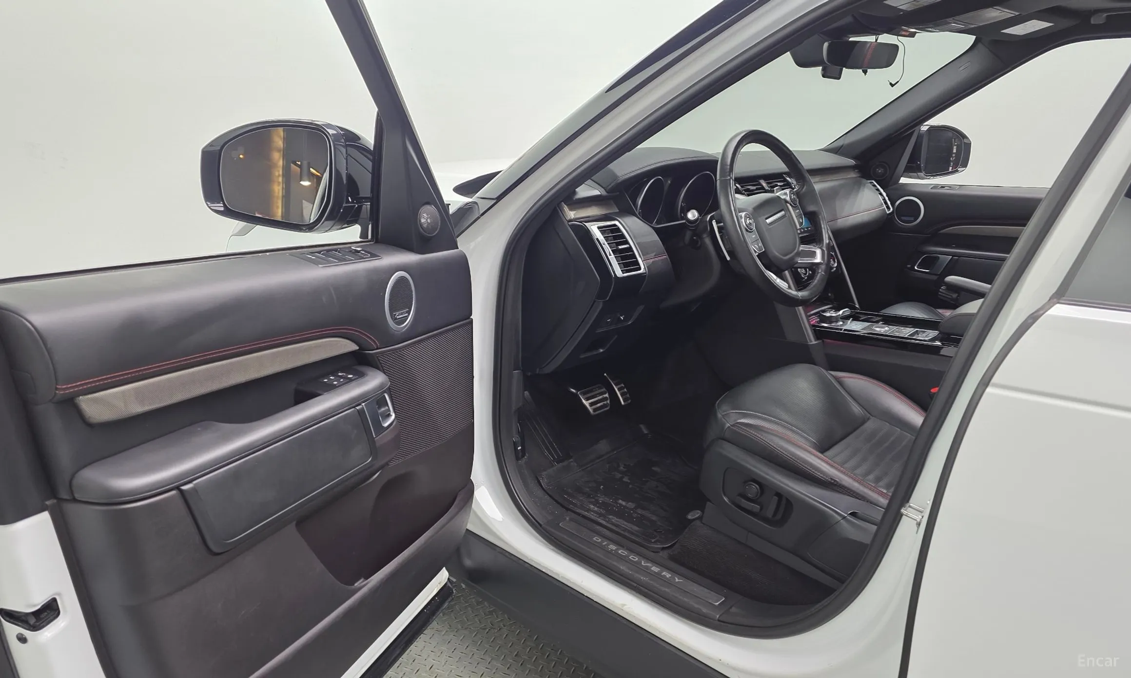 Land Rover Discovery 5 превью 10
