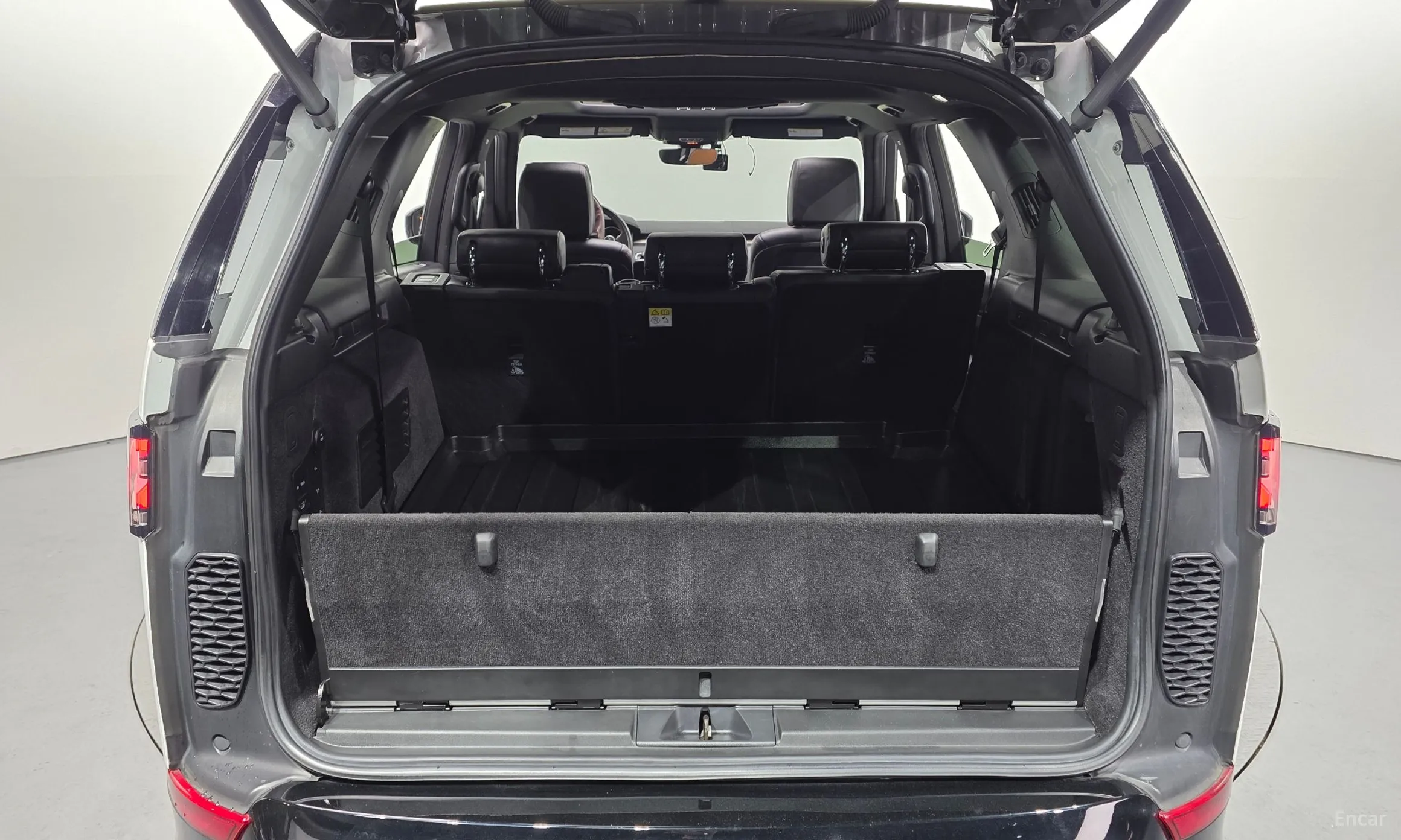 Land Rover Discovery 5 превью 17