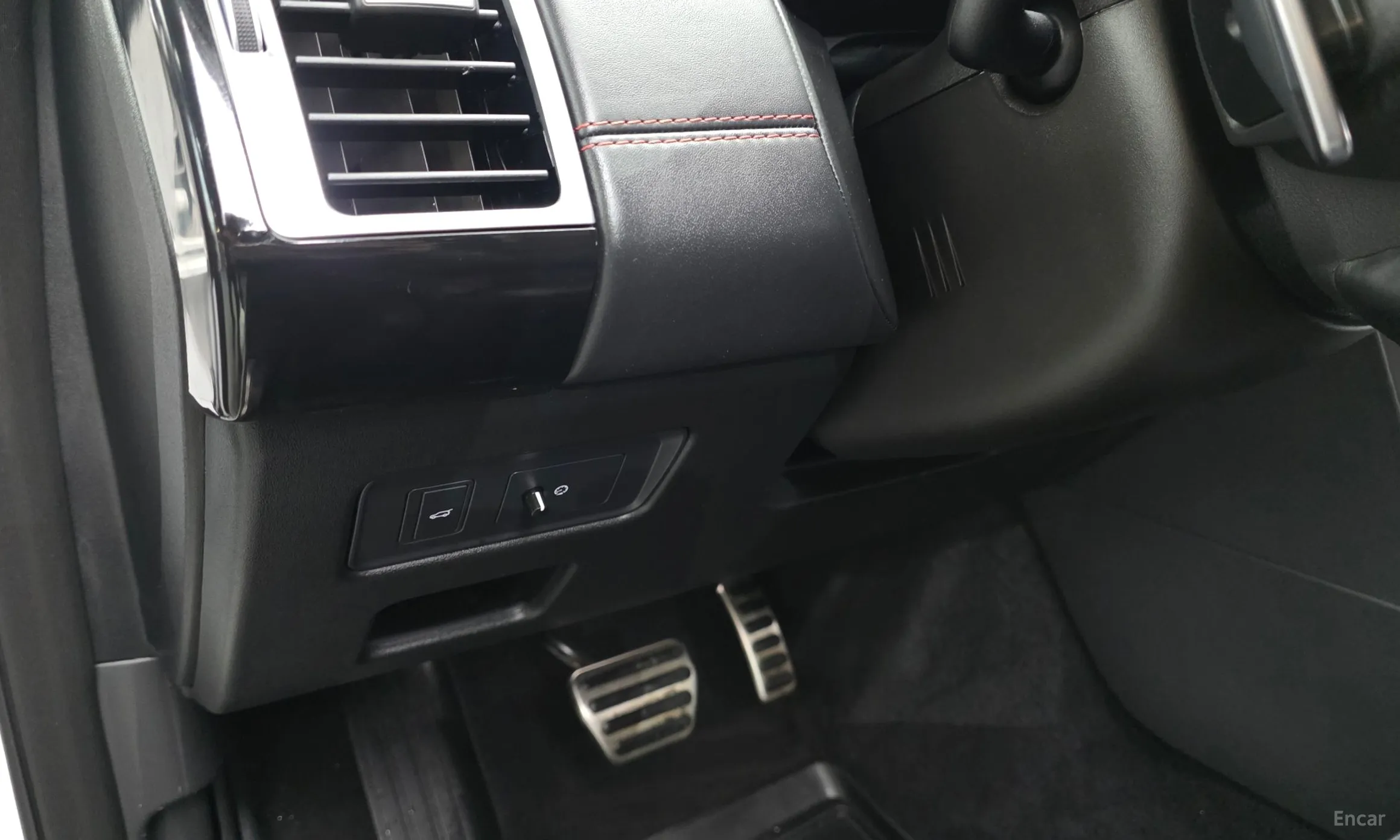 Land Rover Discovery 5 превью 19